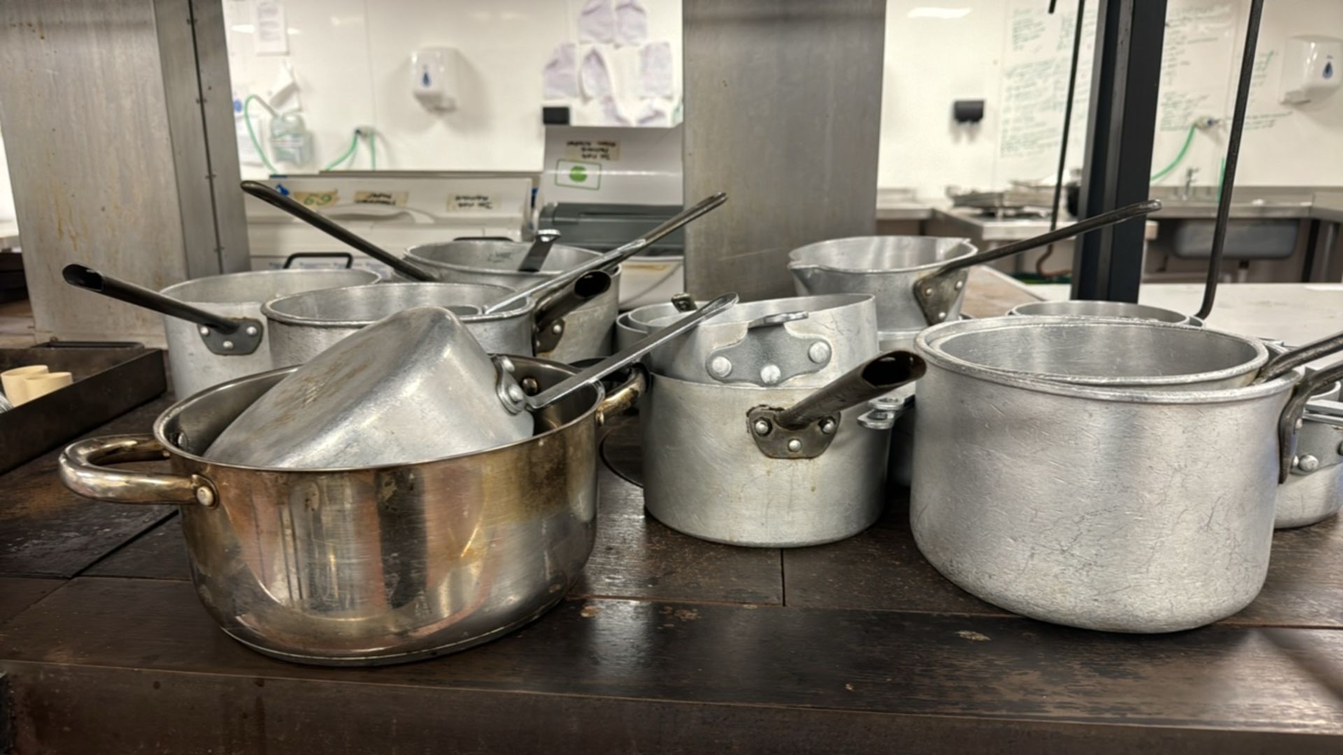 Metal Saucepans x24 - Image 2 of 9