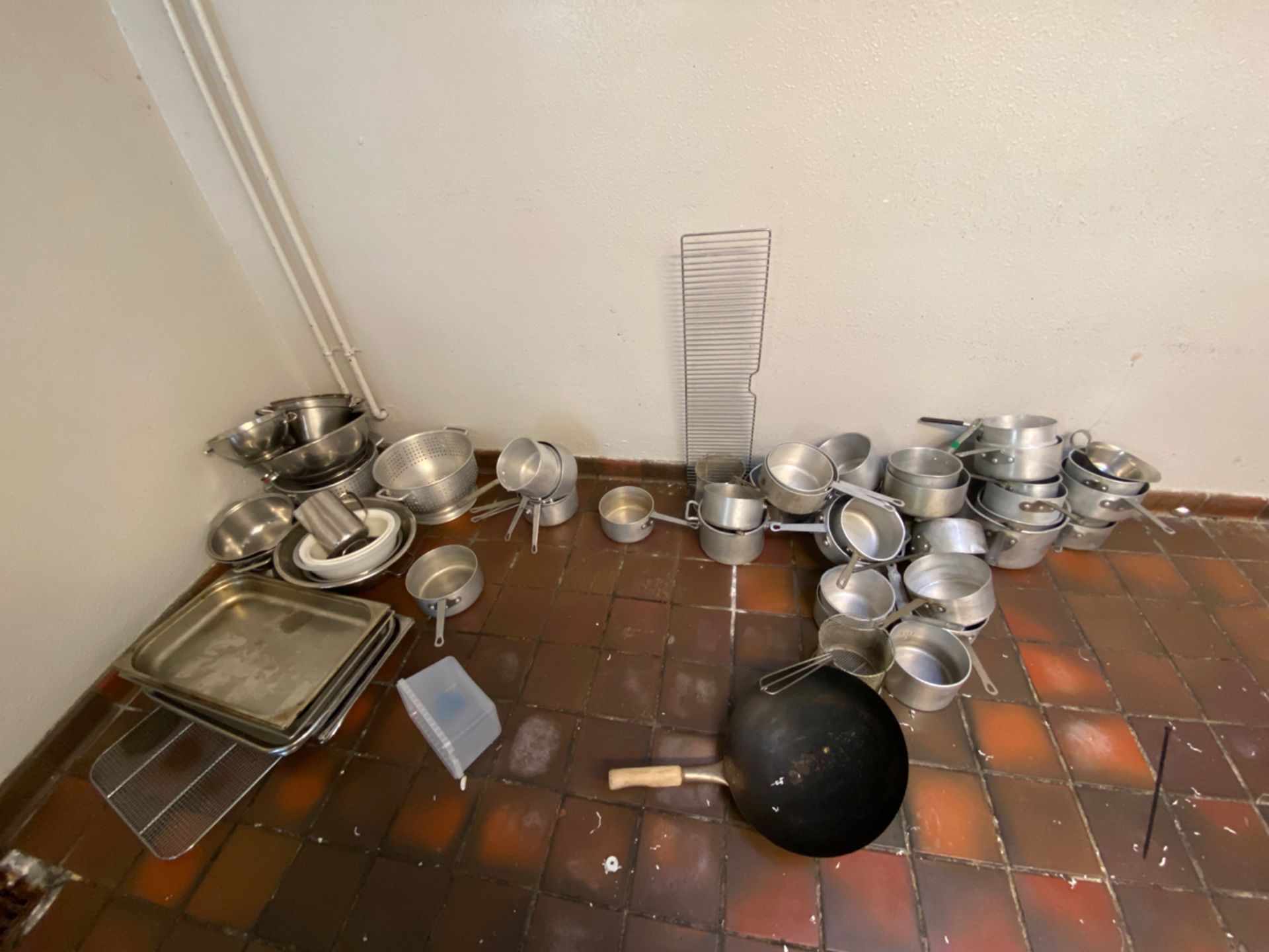 Room Content Including Pans, Mixing Bowls, Colanders - Image 2 of 4