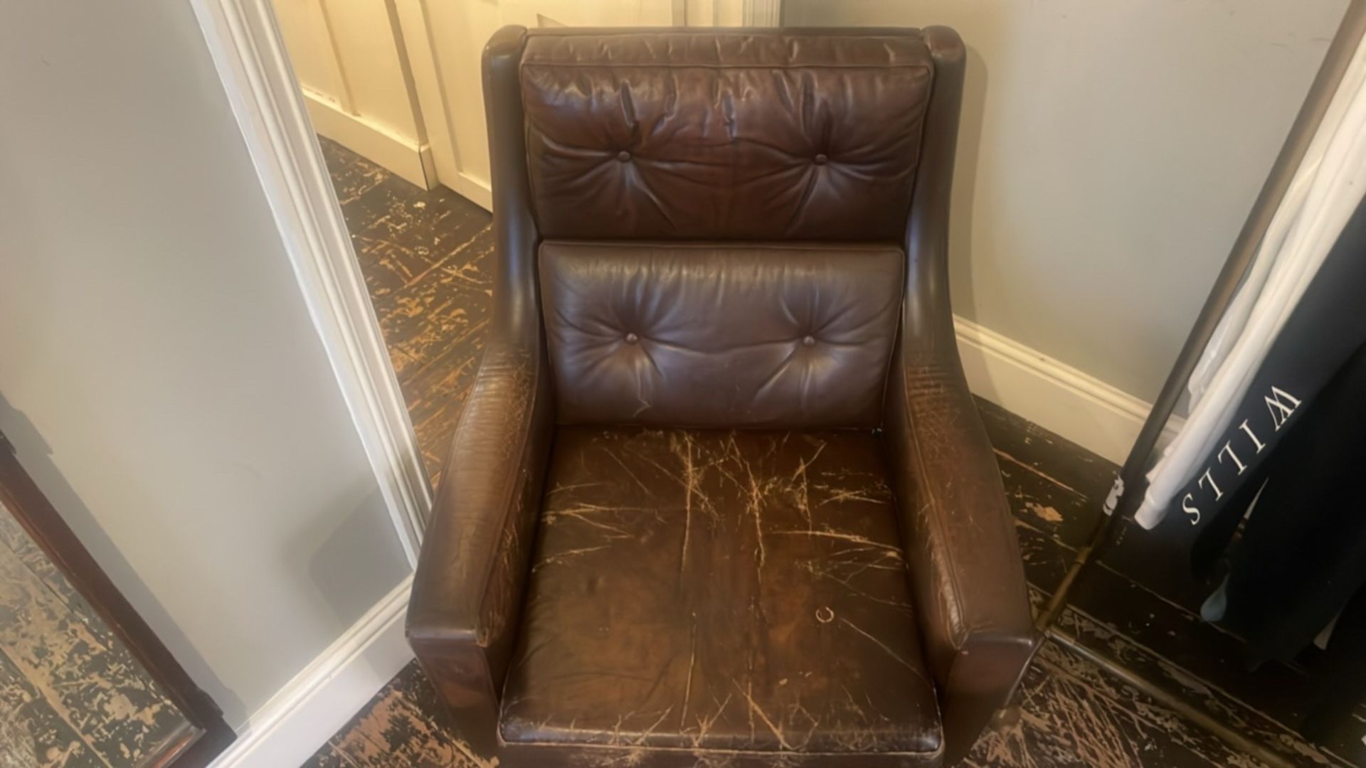 Leather Sitting Chair - Image 2 of 3