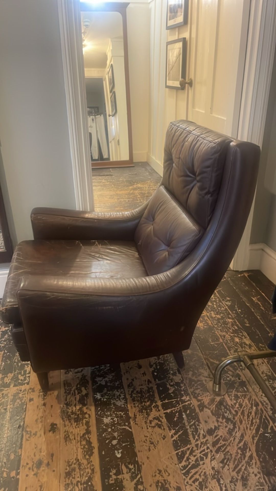 Leather Sitting Chair - Image 3 of 3