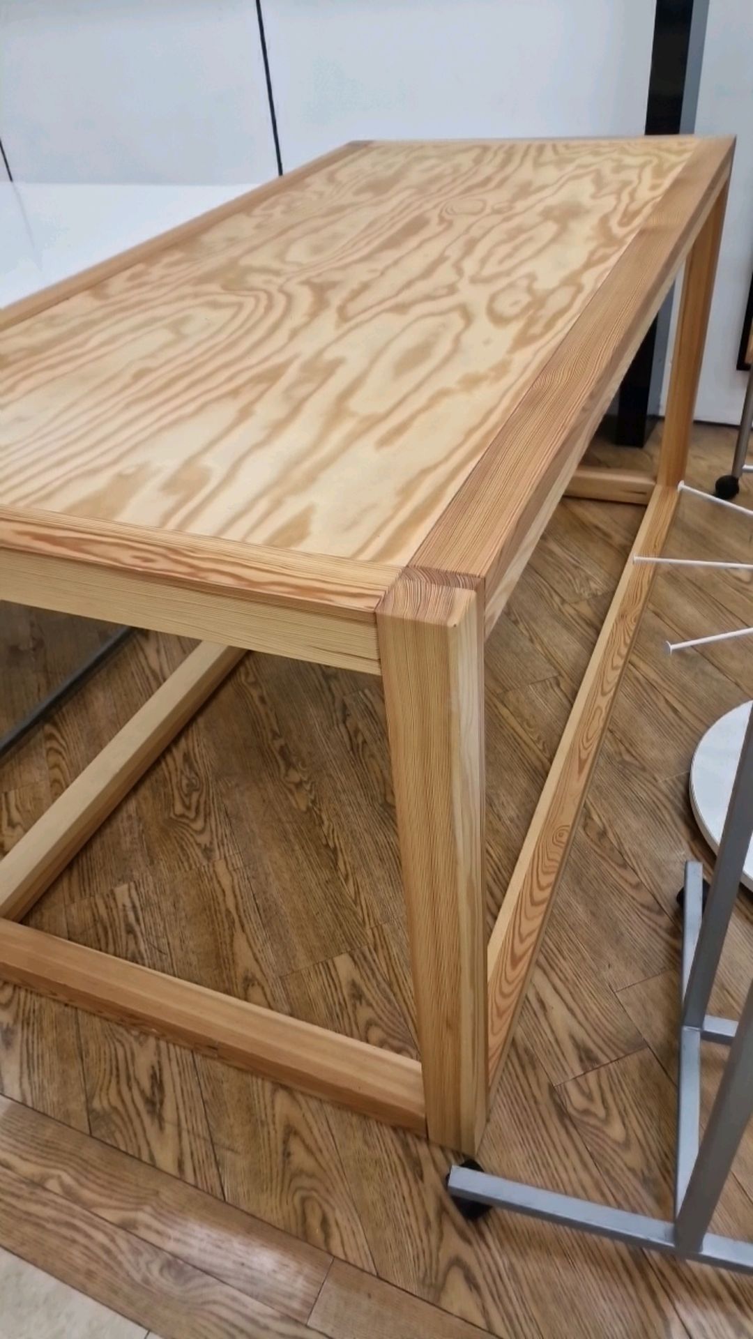 Wooden Display Table - Bild 3 aus 4