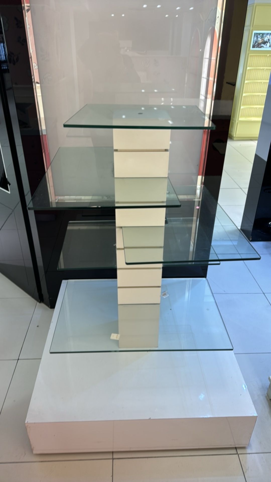 Glass Display Shelves on Gloss Unit - Image 3 of 3