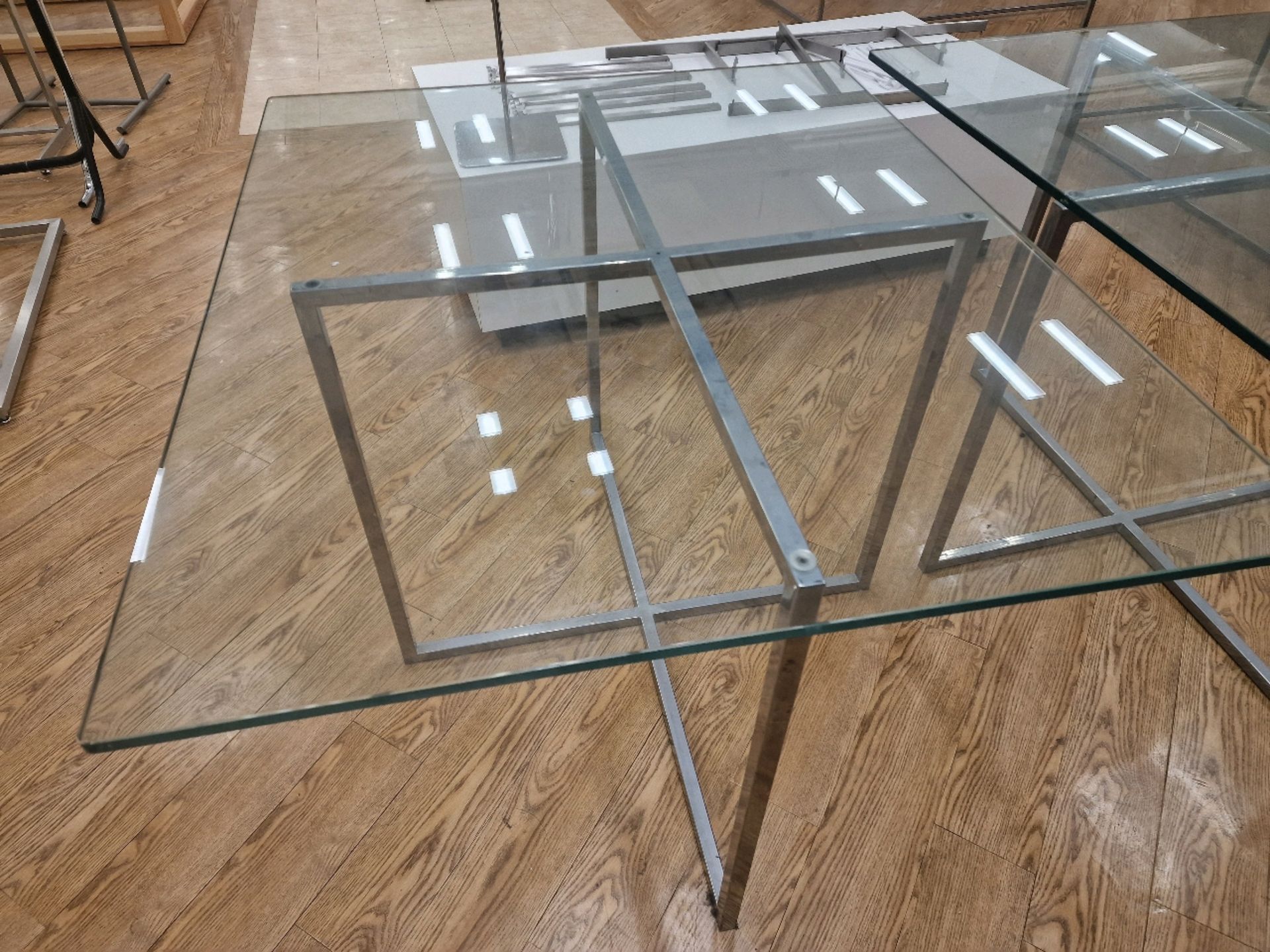 Glass Display Table - Bild 2 aus 3