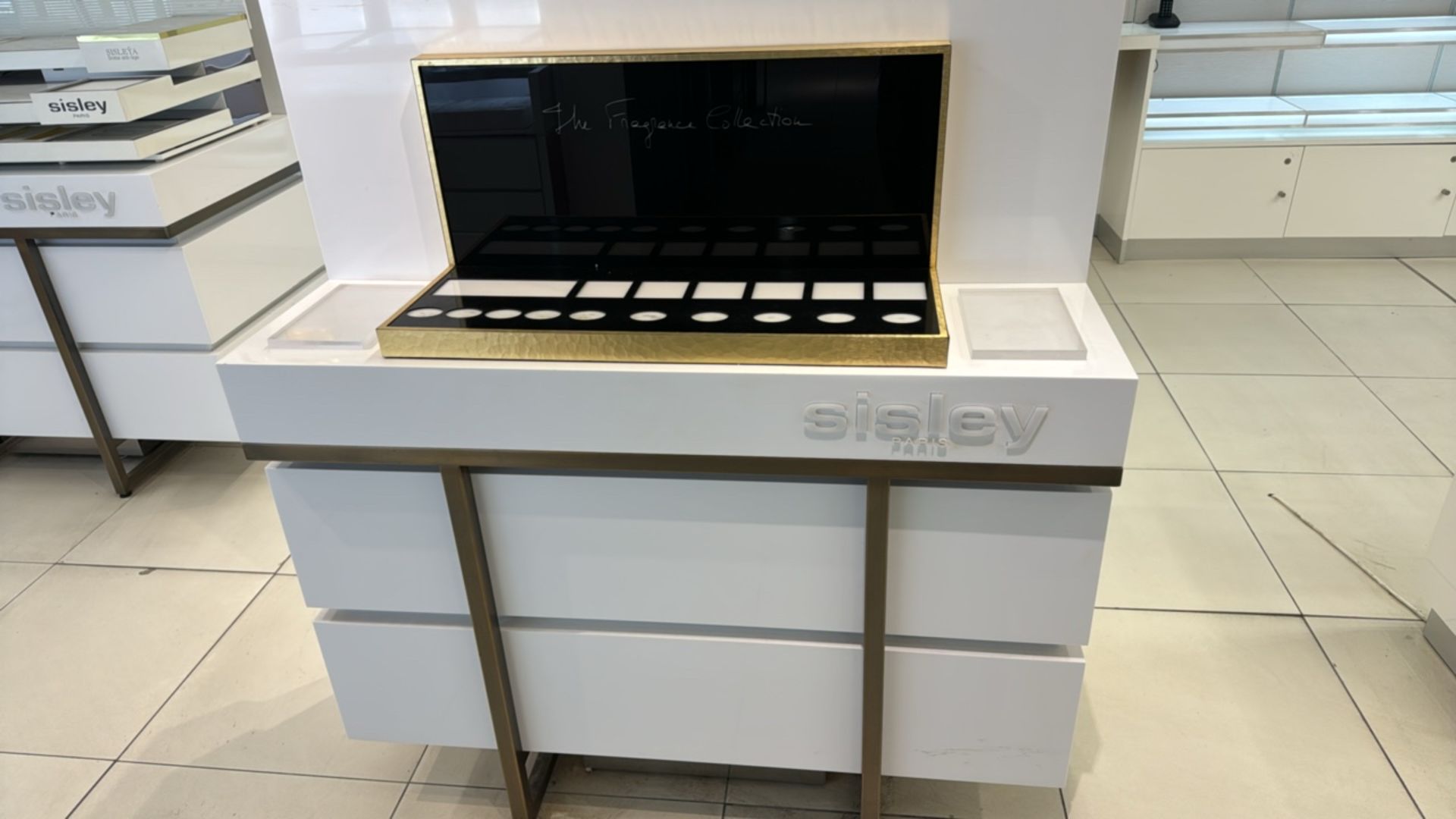 Contents of Sisley Concession Area - Image 2 of 8