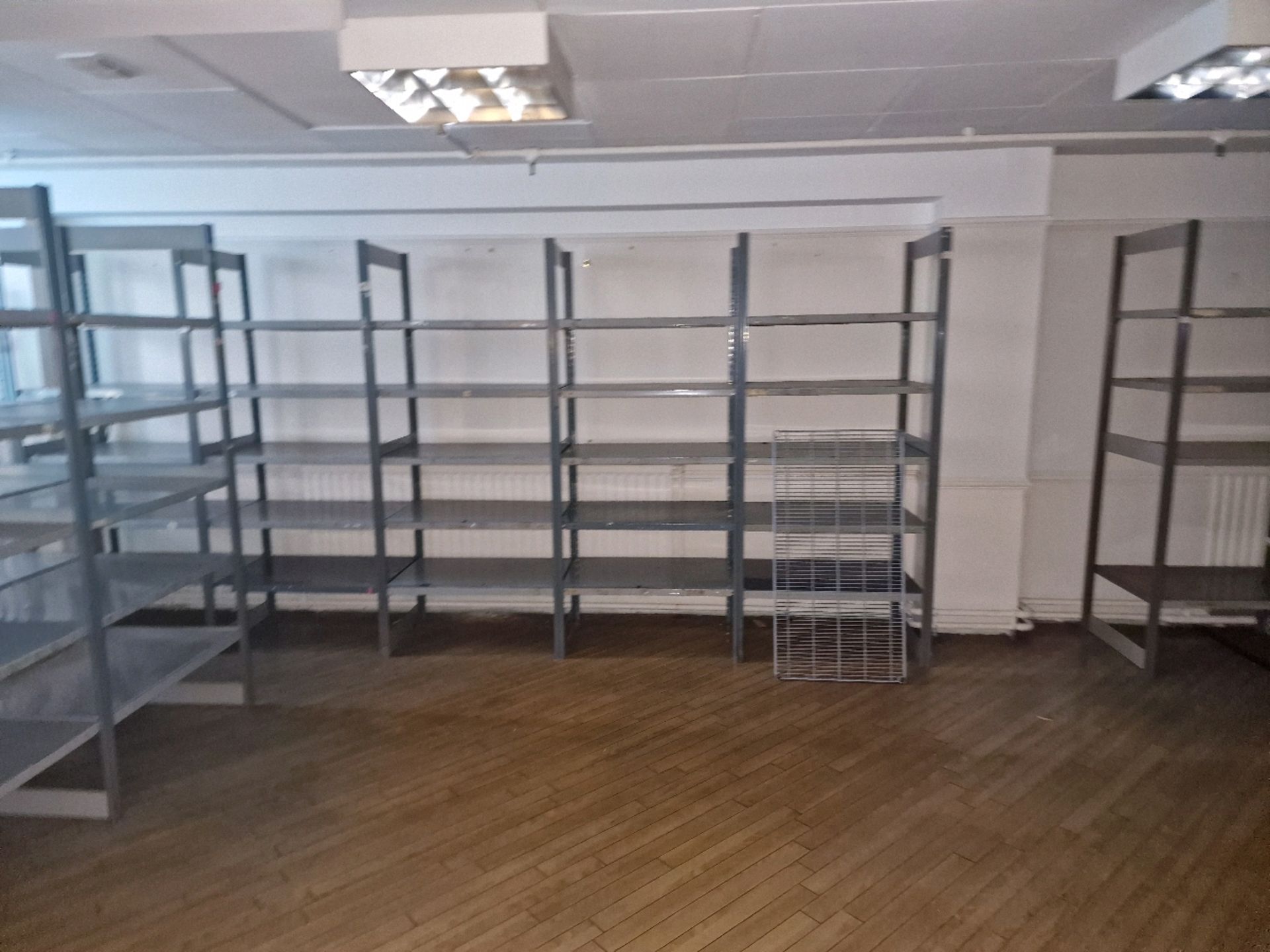 Room Of Metal Shelving - Bild 4 aus 5