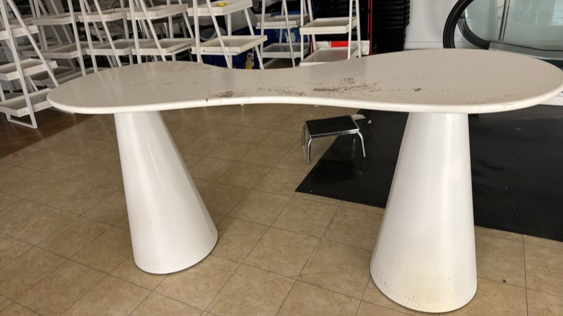 White Wood Table - Bild 2 aus 4