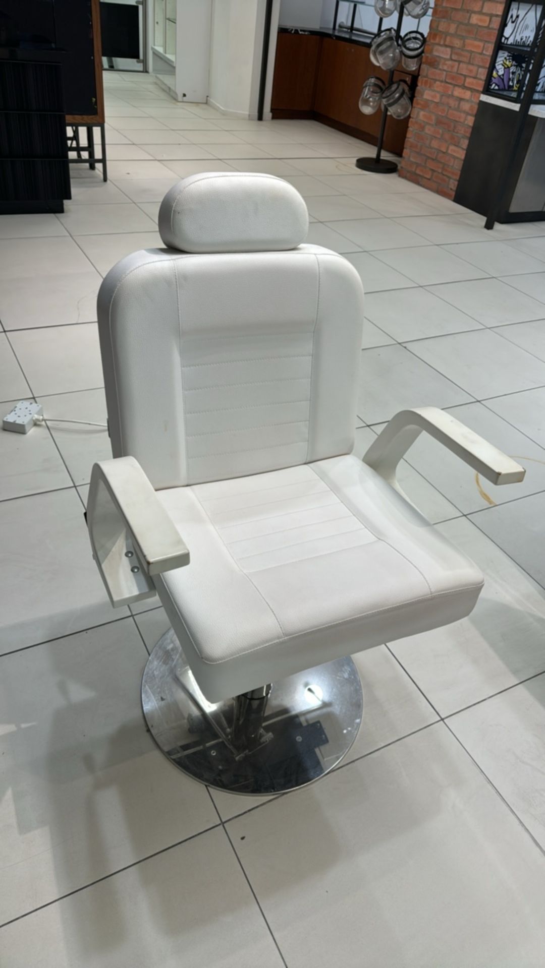 White Leather Beauty Chair - Image 2 of 5