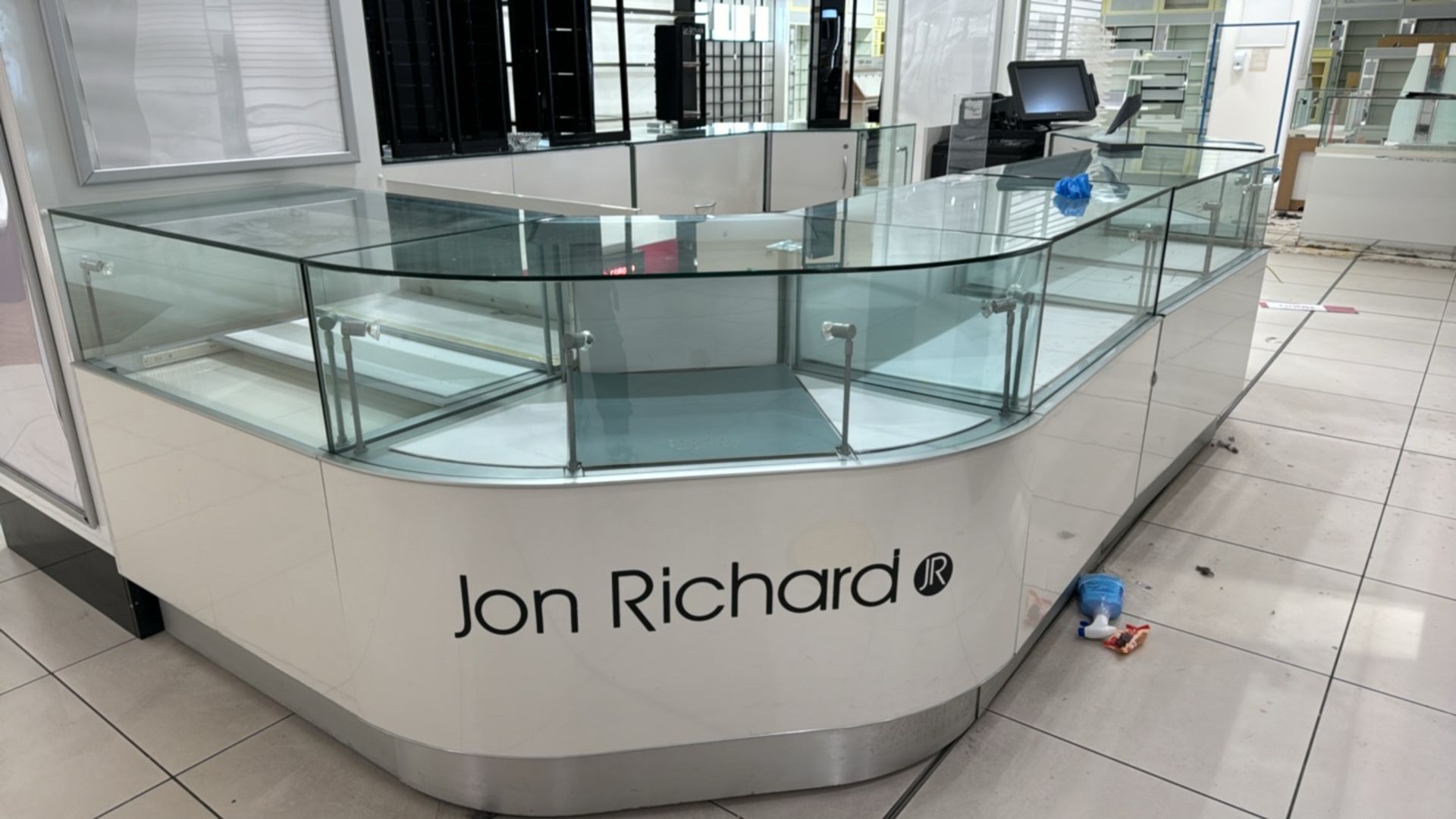 Jon Richard Jr Concession Area - Image 5 of 7