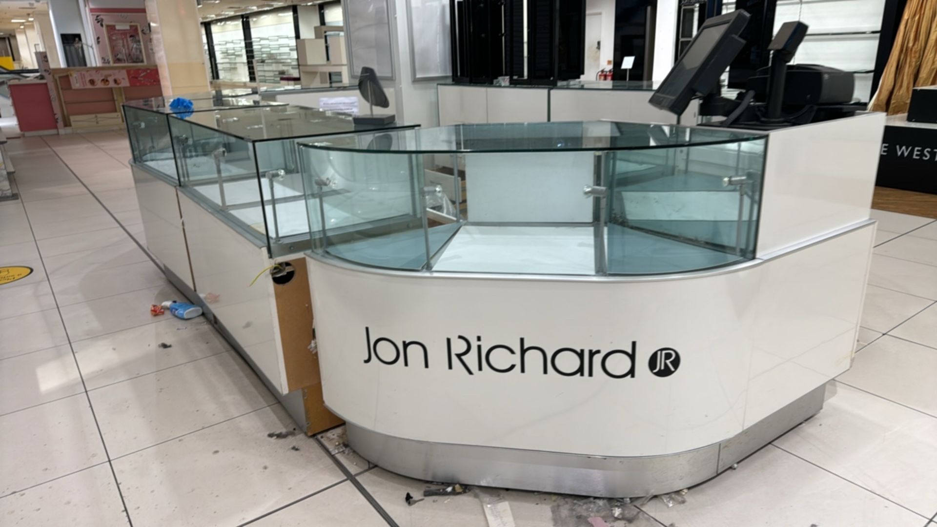 Jon Richard Jr Concession Area - Image 2 of 7