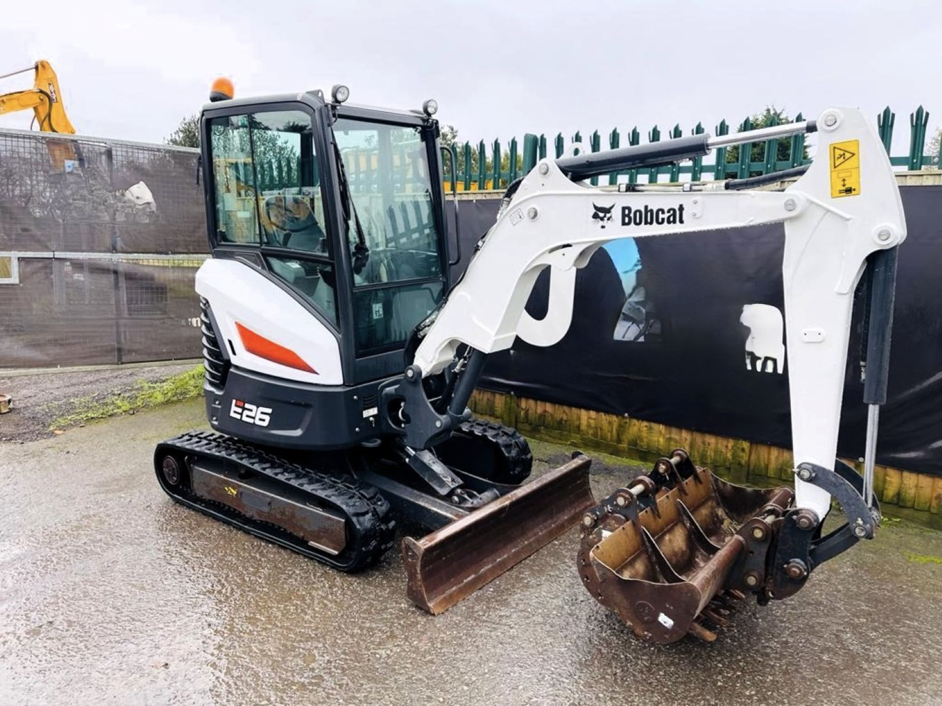 BOBCAT E26 EXCAVATOR - Image 2 of 15