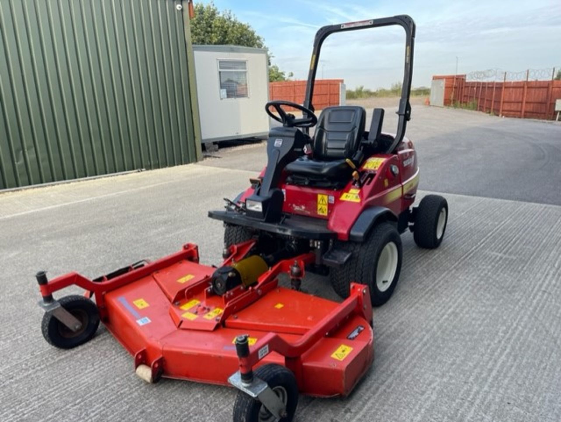 2018, SHIBAURA CM374 OUTFRONT MOWER WITH DECK & BLOWER - Image 5 of 13