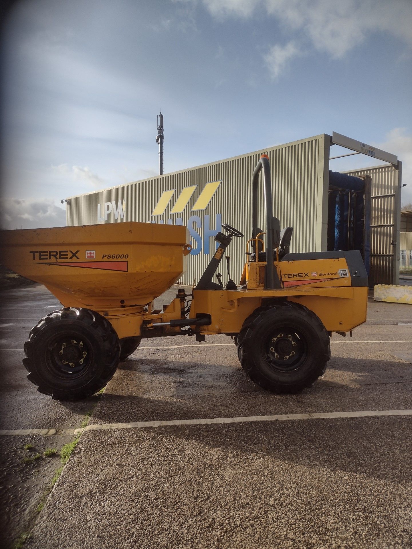 2004, TEREX 6 Tonne Swivel Skip Dumper