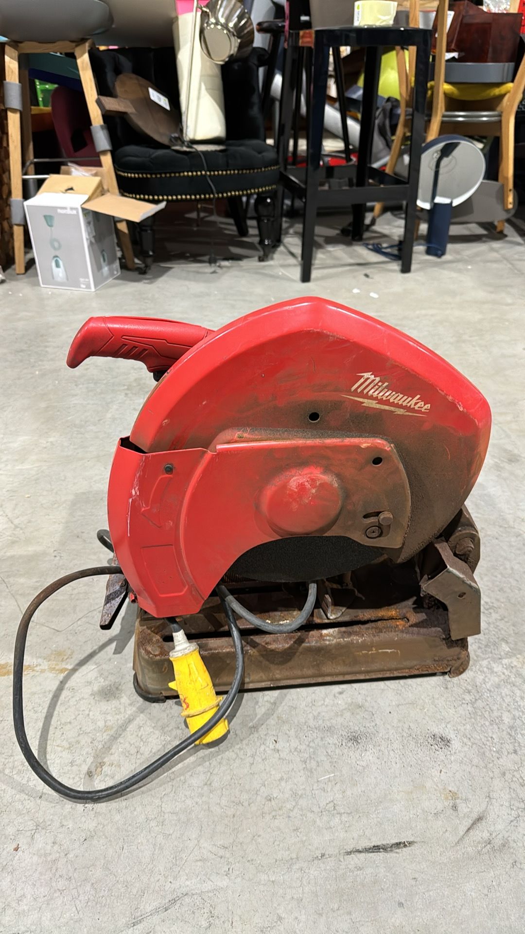 MILWAUKEE Saw - NO RESERVE