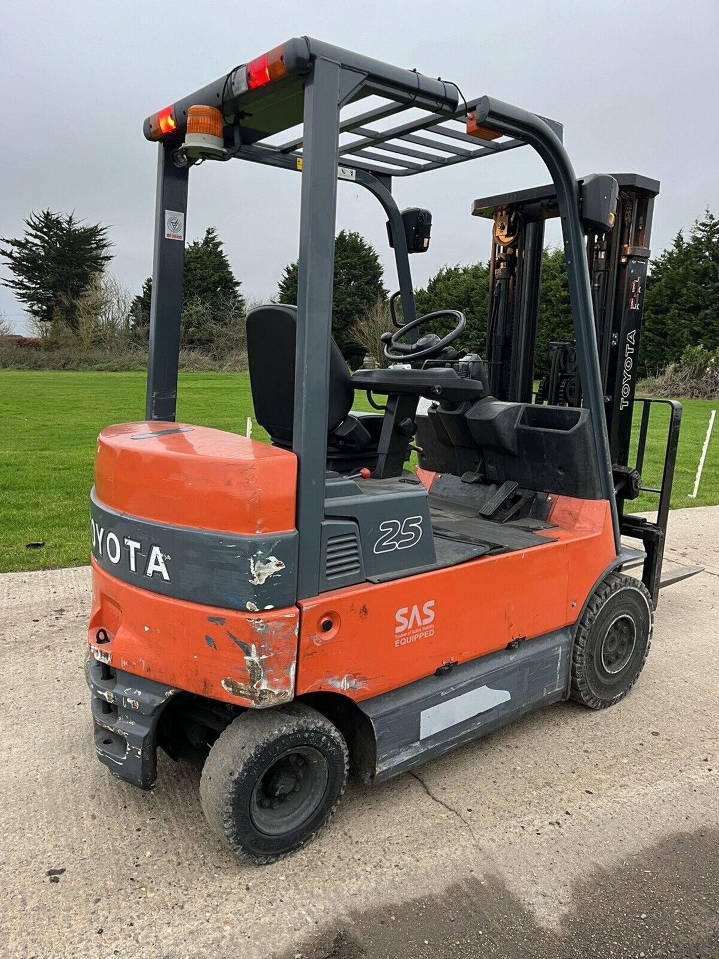 TOYOTA 2.5 Tonne (Container Spec) Electric Forklift Truck - Image 4 of 7