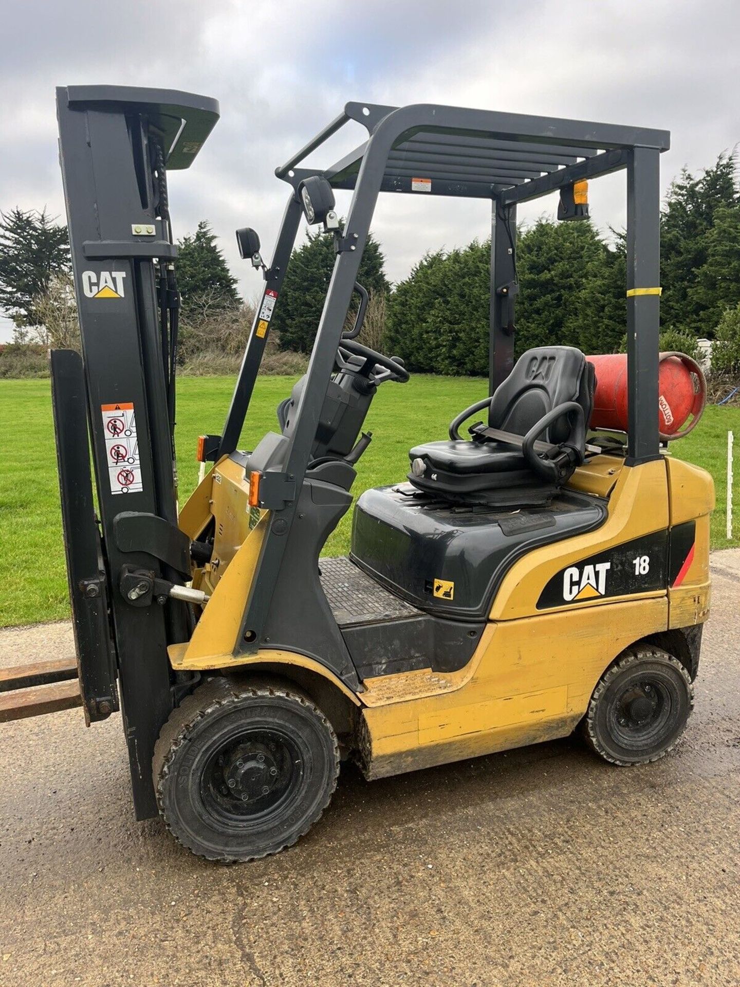 2018 CATERPILLAR 1.8 Tonne Gas Forklift Truck (Container) Triple Mast - Image 2 of 4
