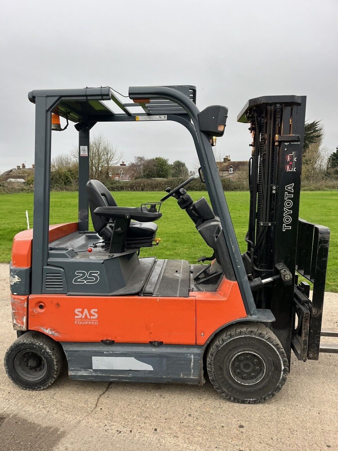 TOYOTA 2.5 Tonne (Container Spec) Electric Forklift Truck - Image 3 of 7