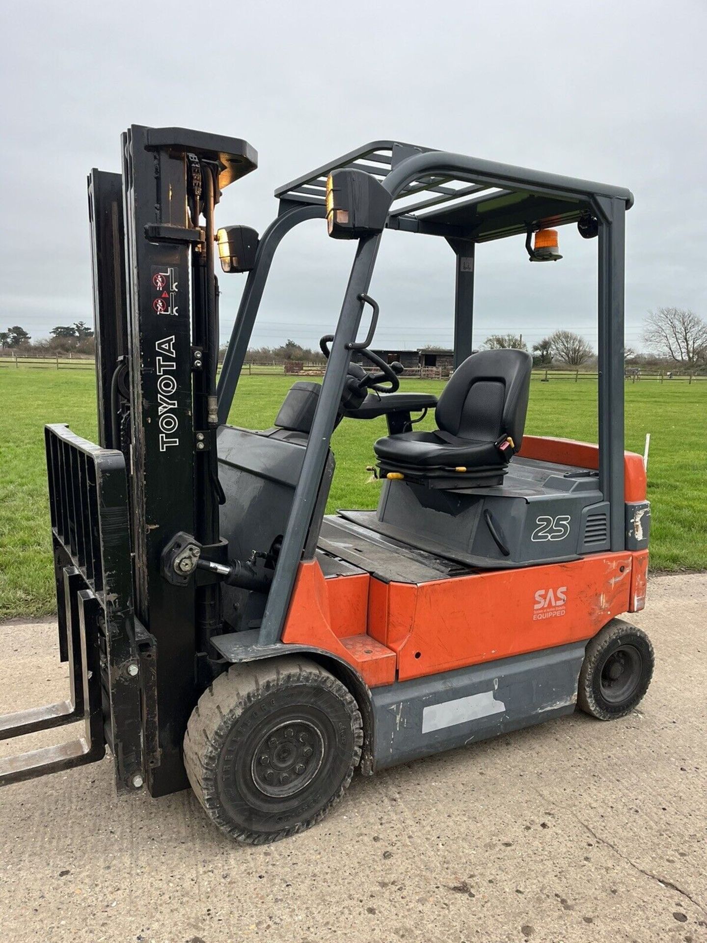 TOYOTA 2.5 Tonne (Container Spec) Electric Forklift Truck
