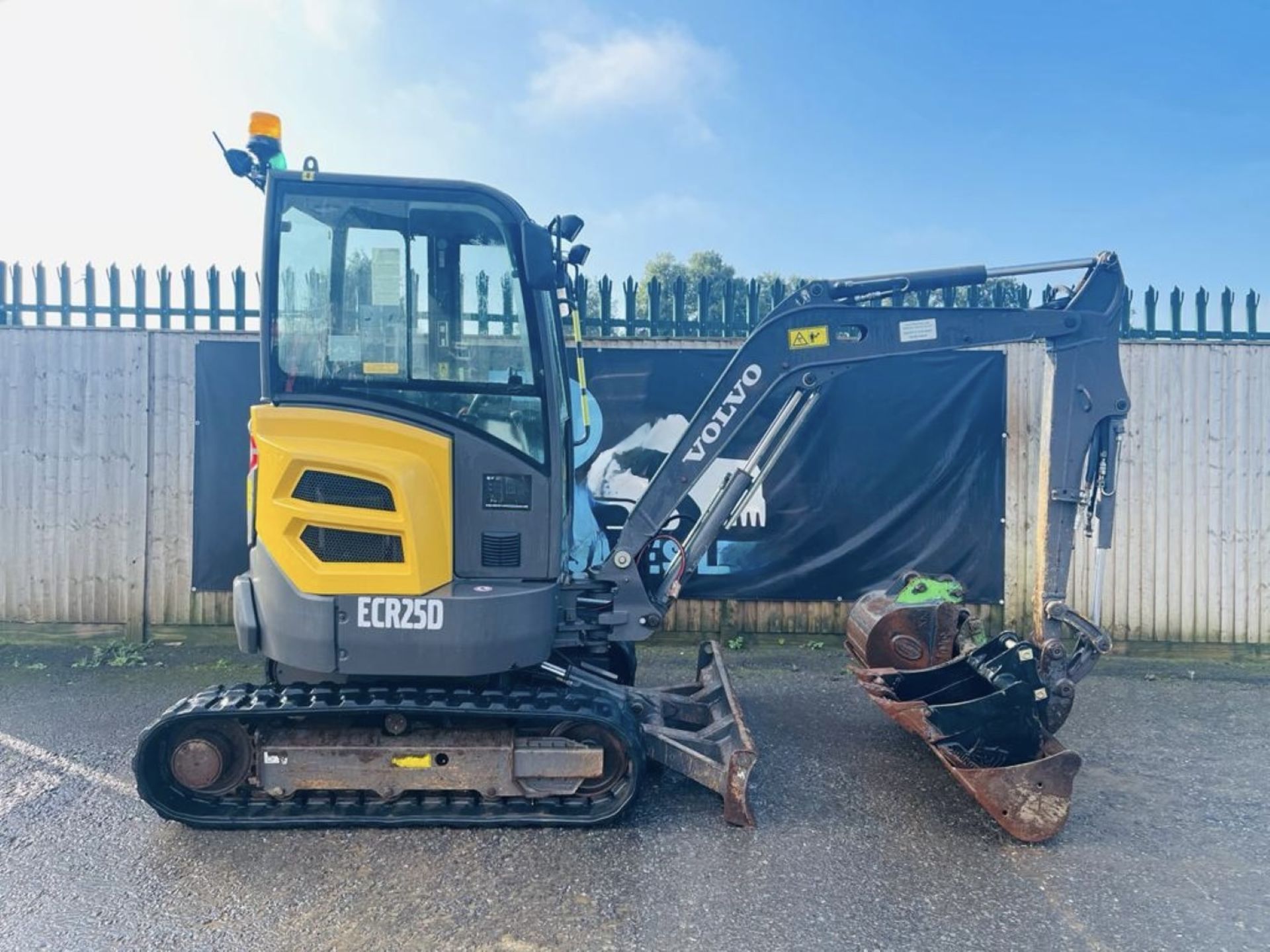 2018 - VOLVO ECR25D EXCAVATOR