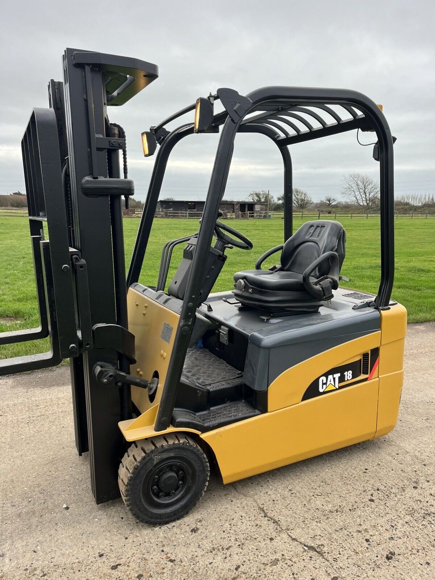 CATERPILLAR 1.8 Electric Forklift Truck (Container Spec)