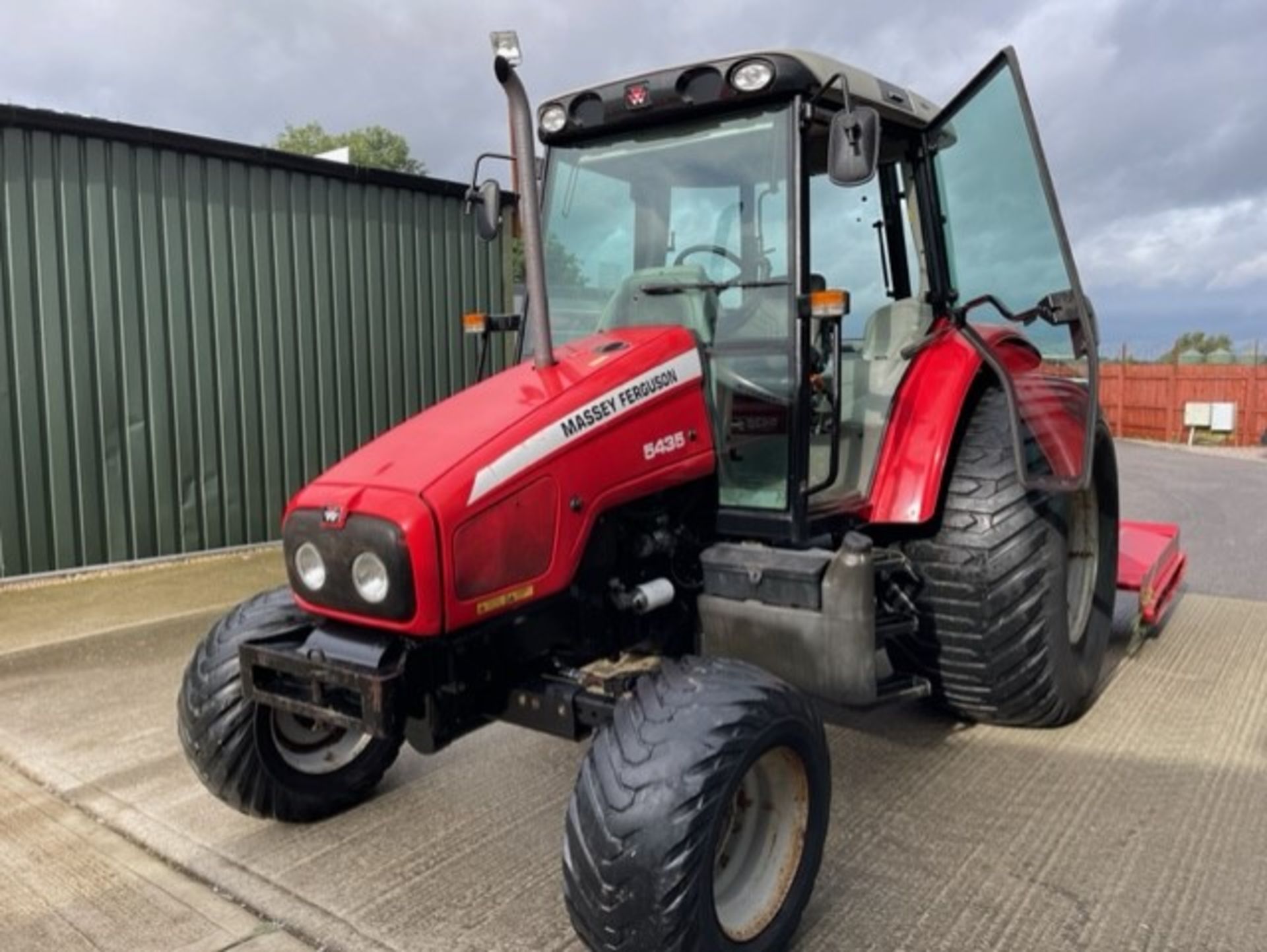 2005, MASSEY FERGUSON 5435 Tractor - Image 2 of 9