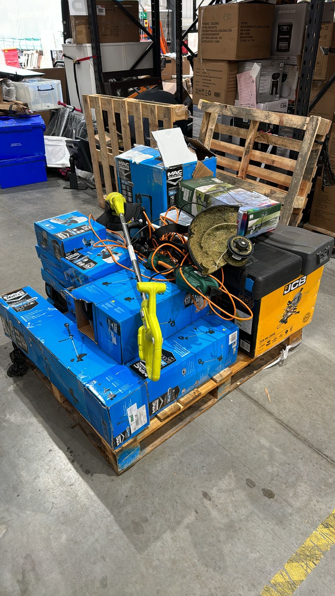 NO RESERVE, 1 x pallet of unchecked & untested customer returned tools & DIY