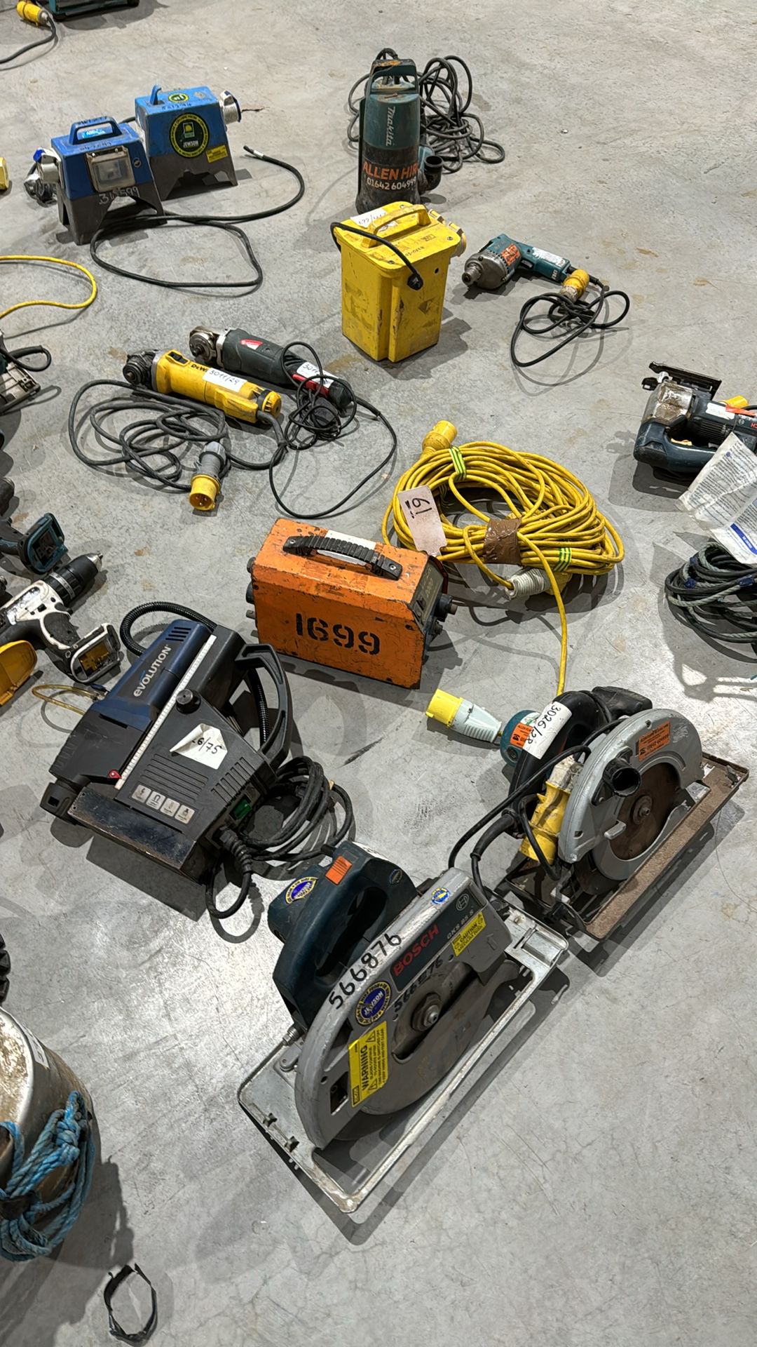 JOB LOT of Power Drills, Saws, Angle Grinders, Transformers & Cables + STORAGE UNIT- NO RESERVE - Image 6 of 11