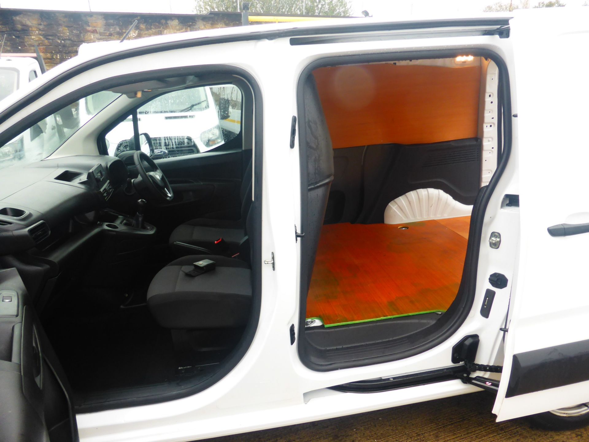 VAUXHALL COMBO 1.6 2300 EDITION ULEZ EURO6 - Image 11 of 12