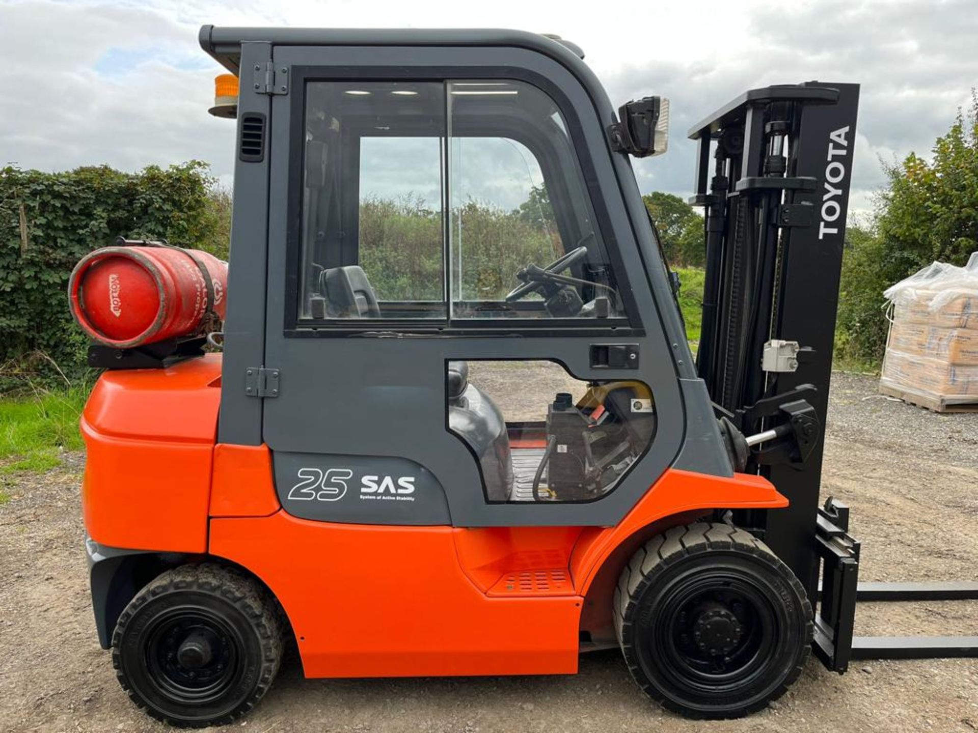 TOYOTA, 2.5 Tonne - Gas Forklift Truck - Image 9 of 11