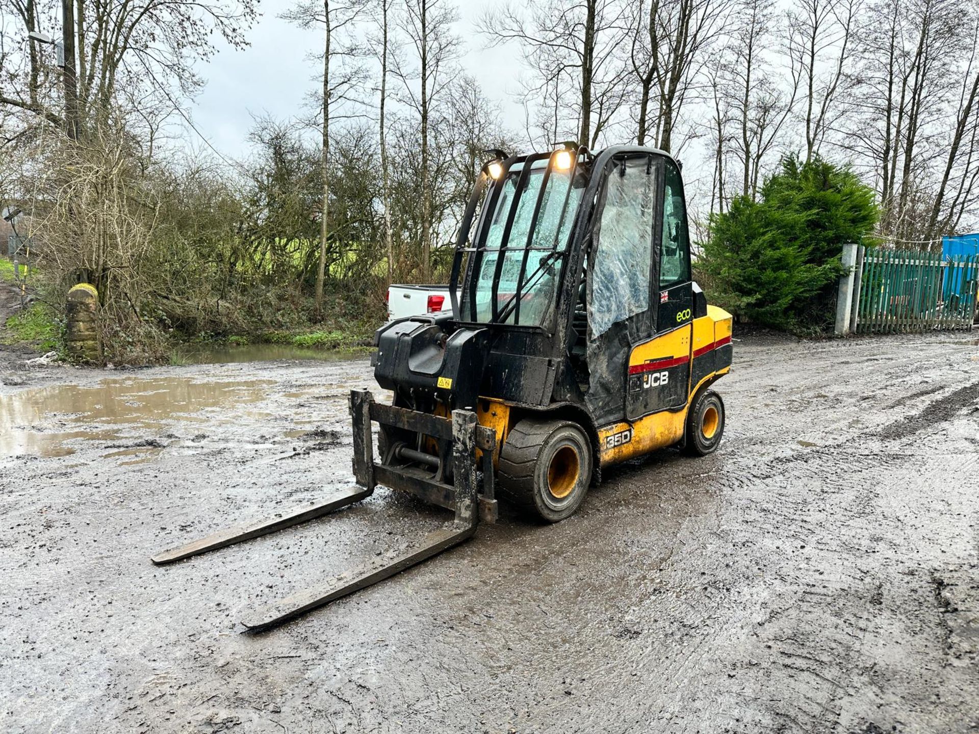 2019 JCB TLT35D DIESEL 3.5 TON TELESCOPIC FORKLIFT/TELETRUK WITH STRIMECH BUCKET GRAB AND PALLET FOR - Image 8 of 16