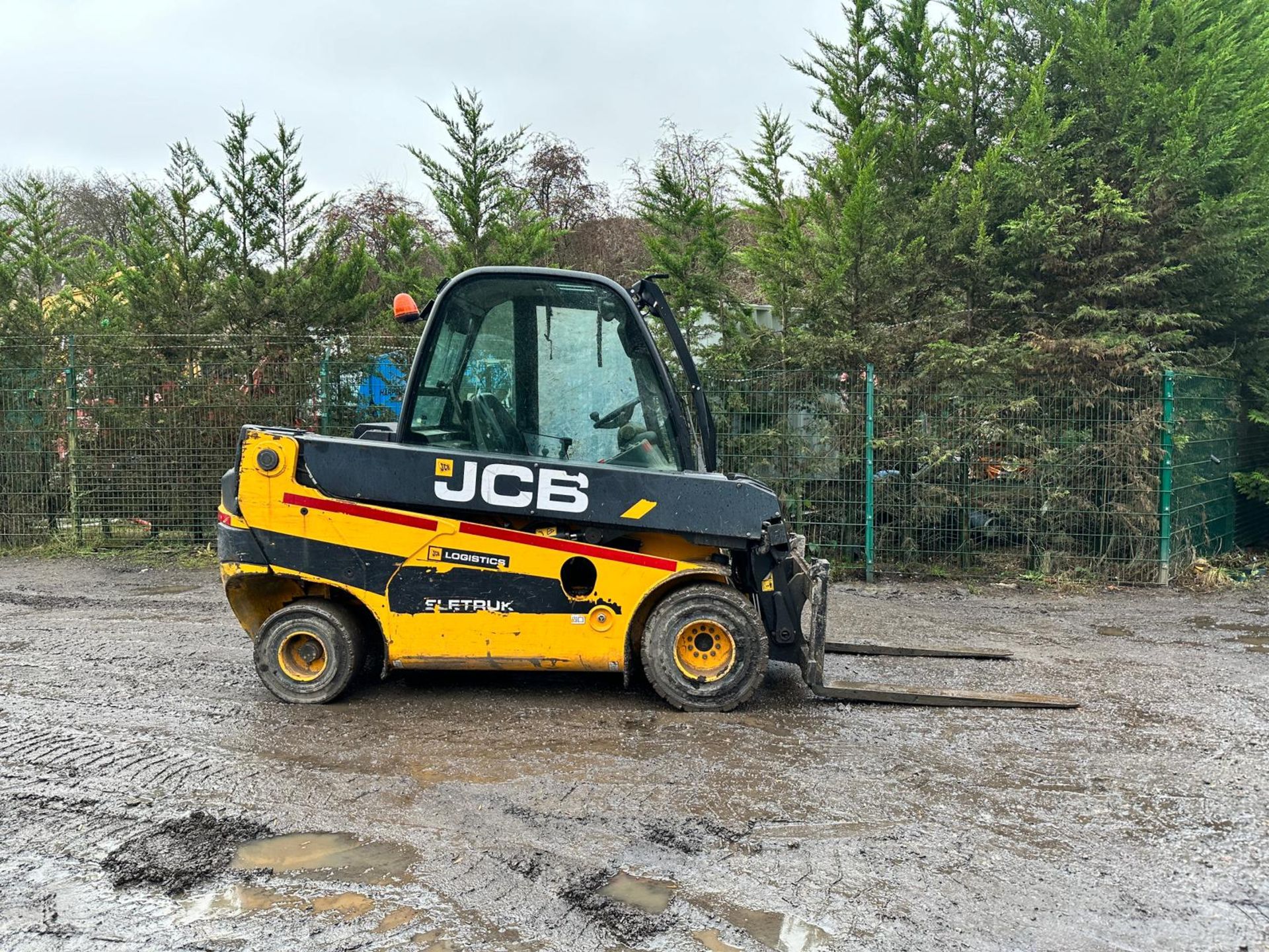 2019 JCB TLT35D DIESEL 3.5 TON TELESCOPIC FORKLIFT/TELETRUK WITH STRIMECH BUCKET GRAB AND PALLET FOR - Image 6 of 16