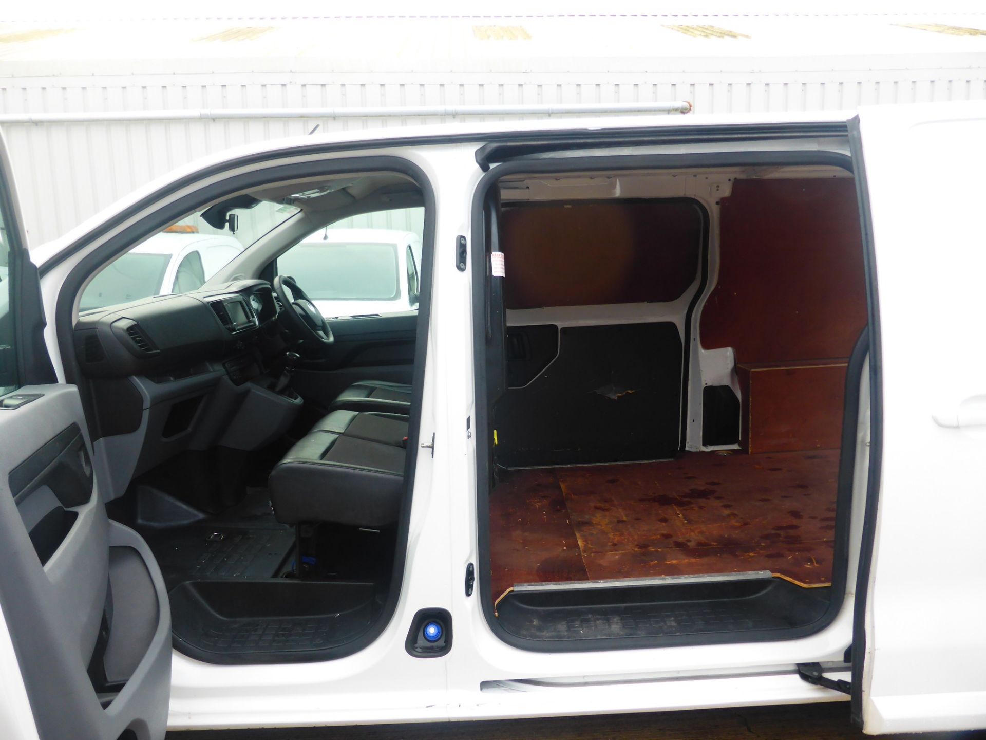 Vauxhall Vivaro 1.5 2900 SPORTIVE LWB - Image 12 of 19