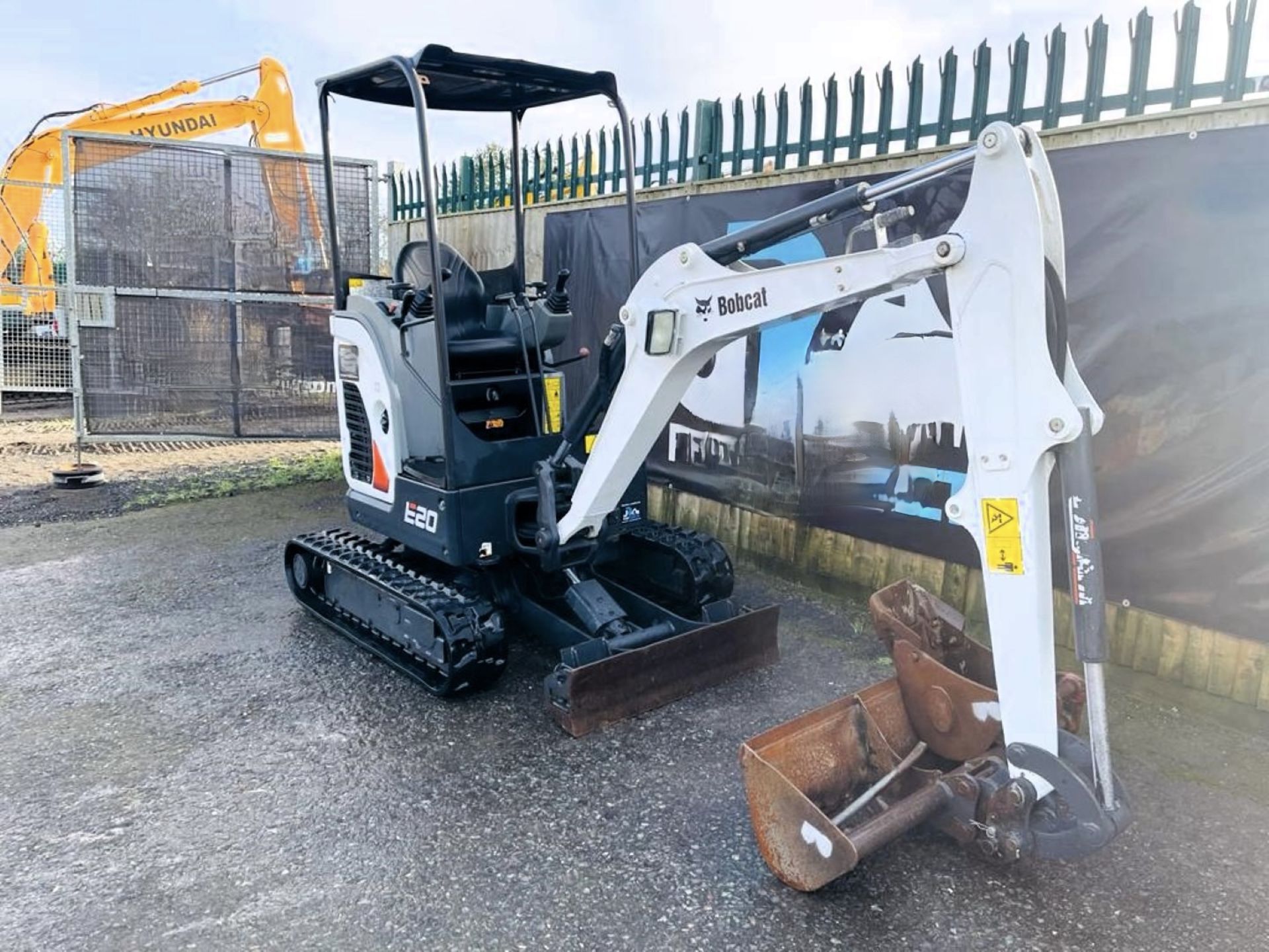 2017, BOBCAT E20 EXCAVATOR