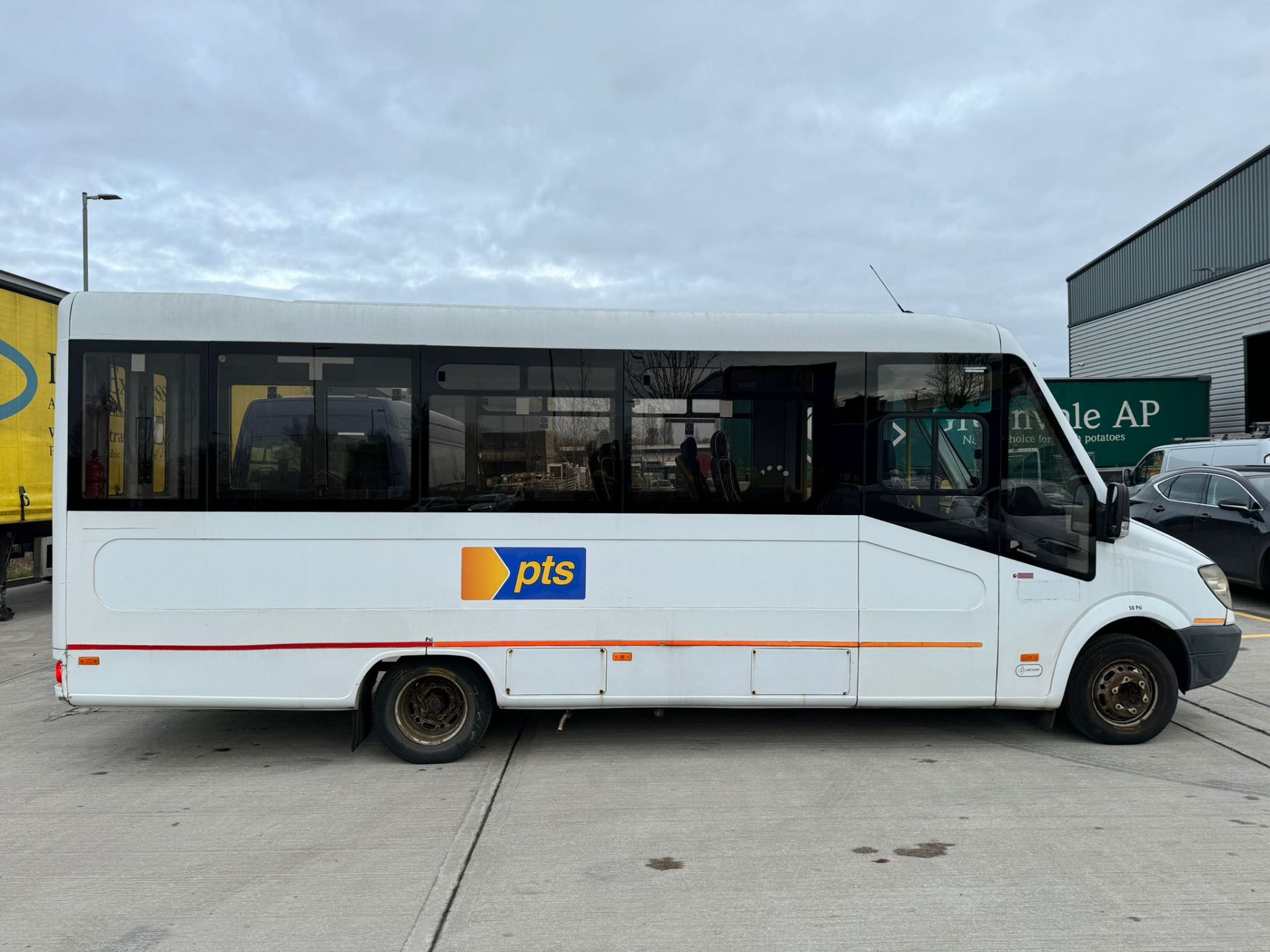 EX-COUNCIL FLEET VEHICLE - 2008, Mercedes-Benz Sprinter (WX08 BGV) Welfare Bus - Image 4 of 25