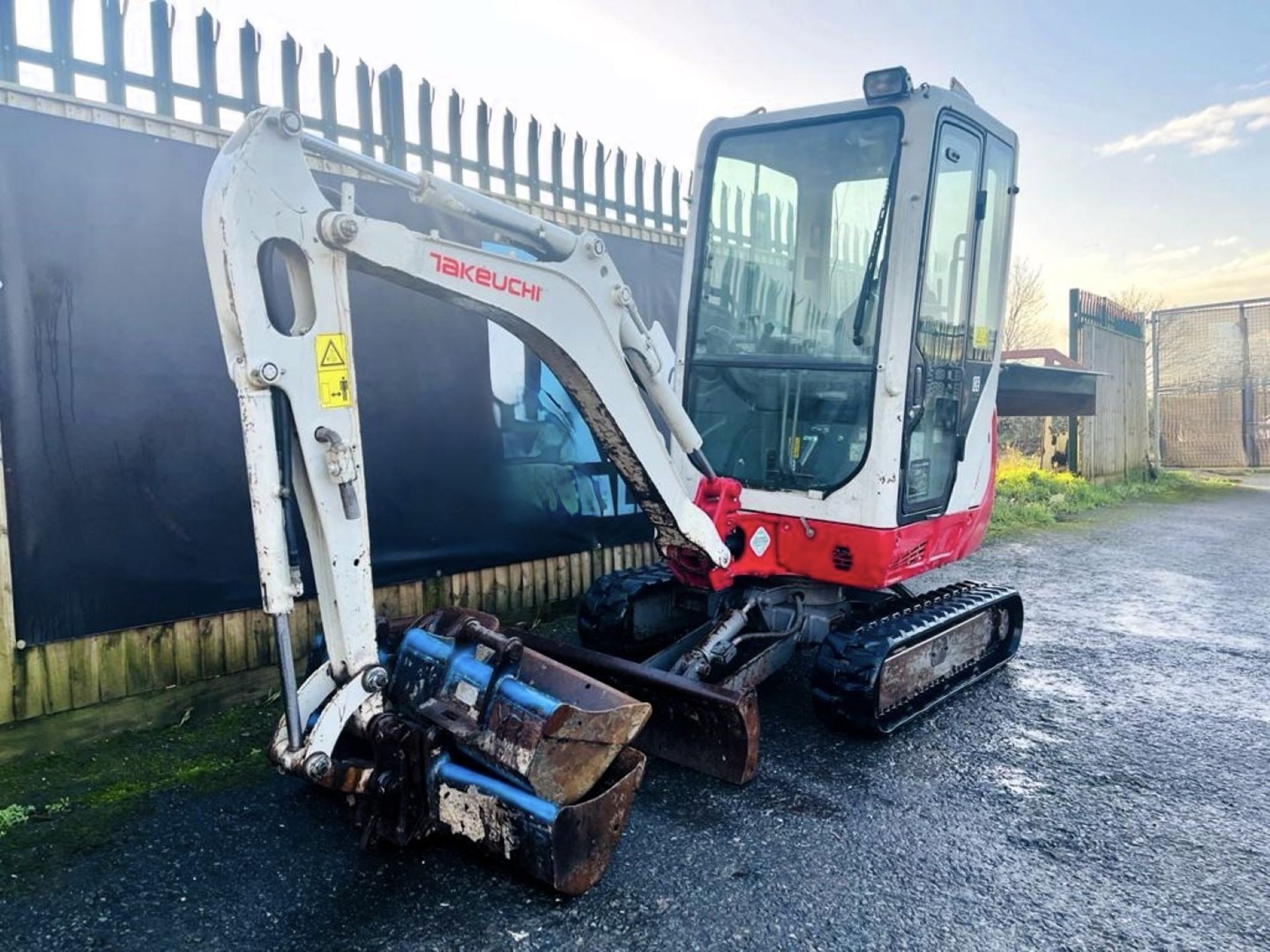 2017- TAKEUCHI TB216 EXCAVATOR