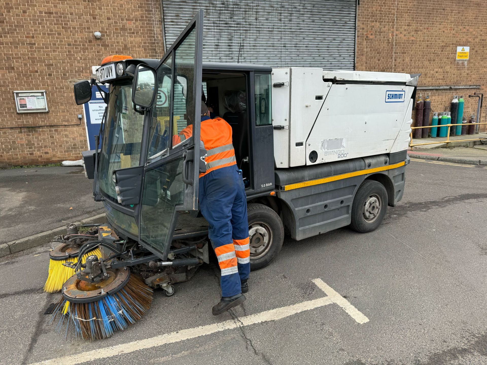 2017, SCHMIDT - Compact 200 Road Sweeper (Ex-Council fleet owned and maintained) - Bild 13 aus 32