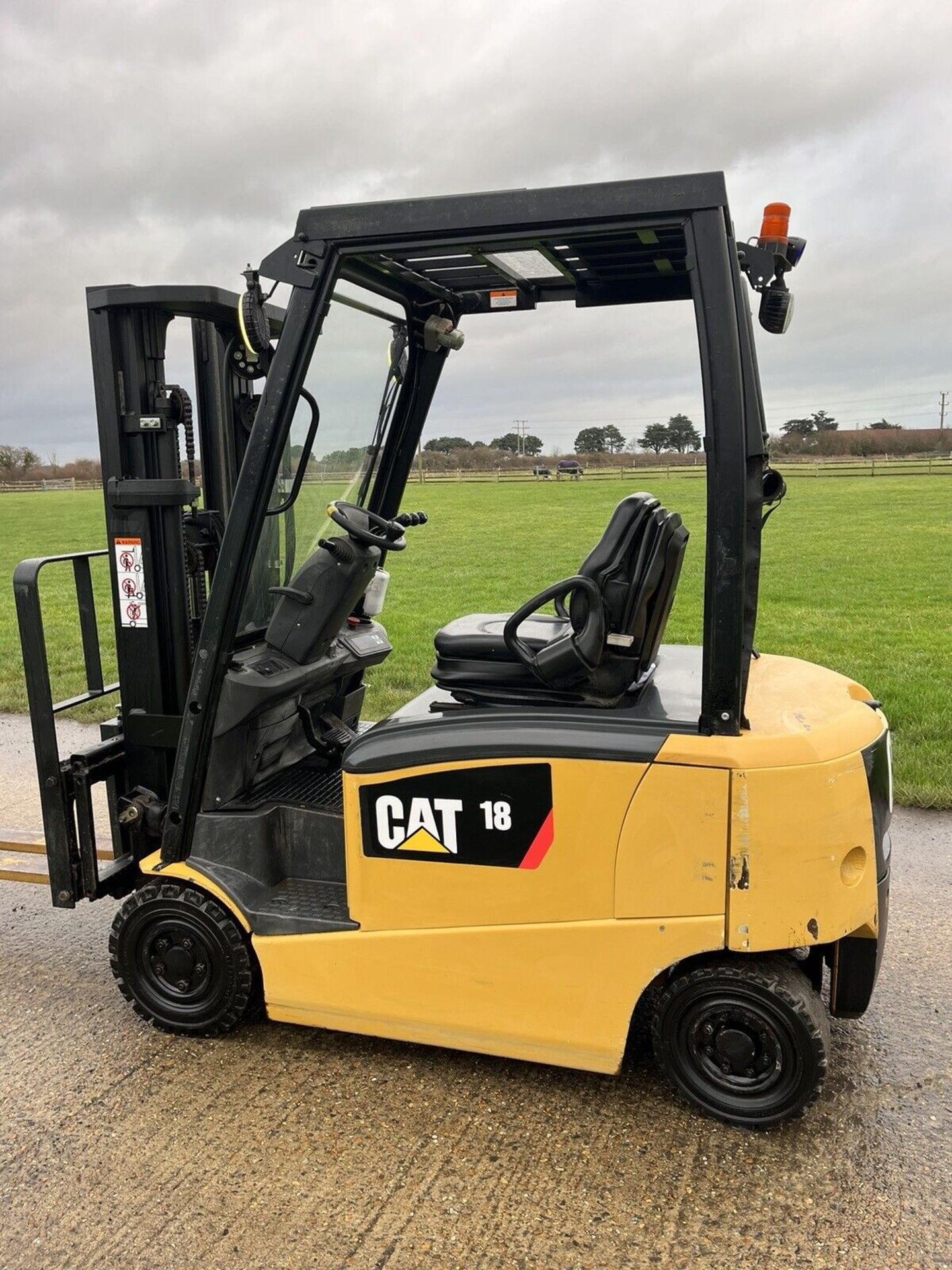 2012, CATERPILLAR 1.8 Electric Forklift Truck (Container Spec) - Image 4 of 7