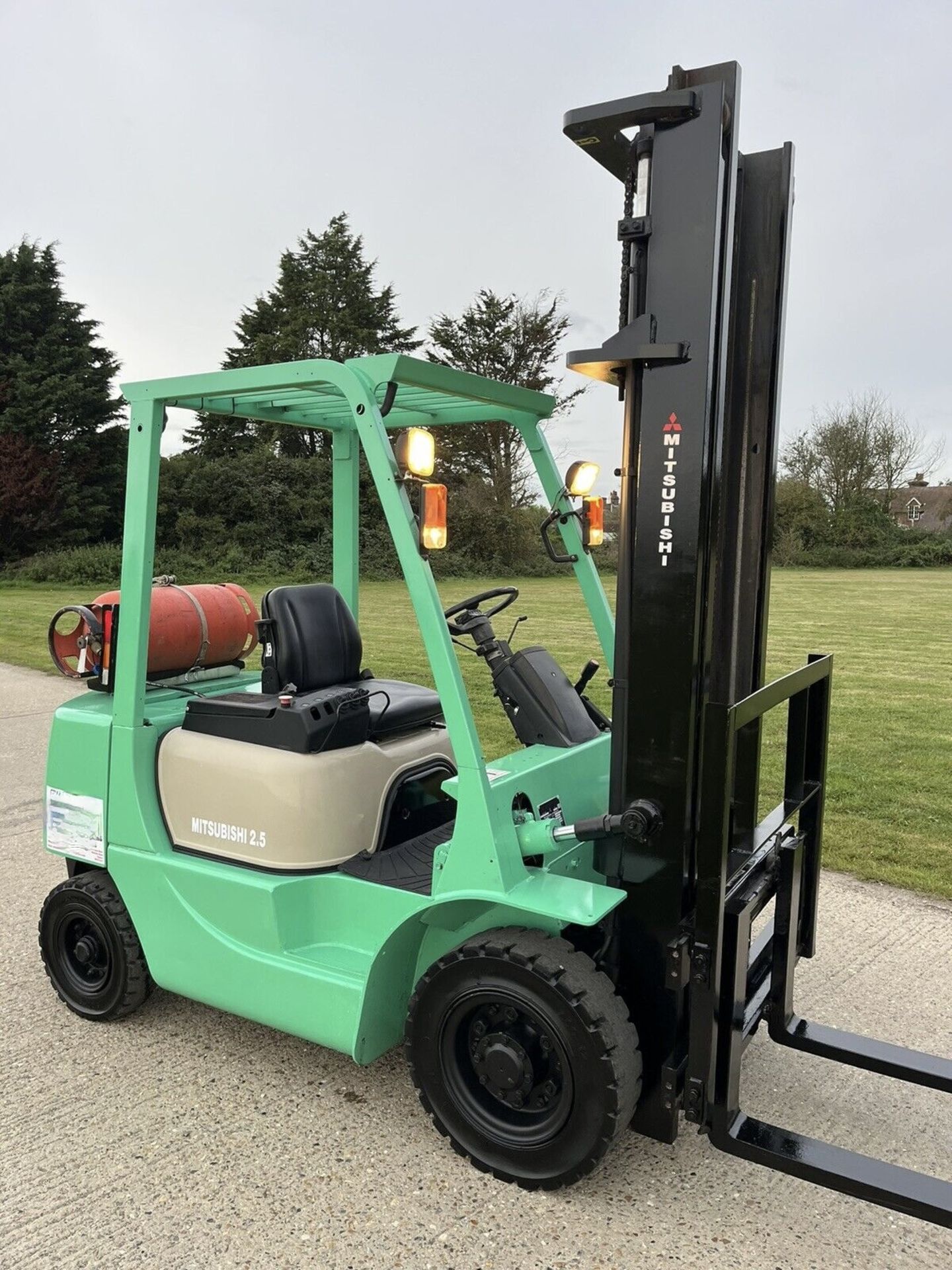 MITSUBISHI, 2.5 Tonne Gas Forklift - Image 2 of 5