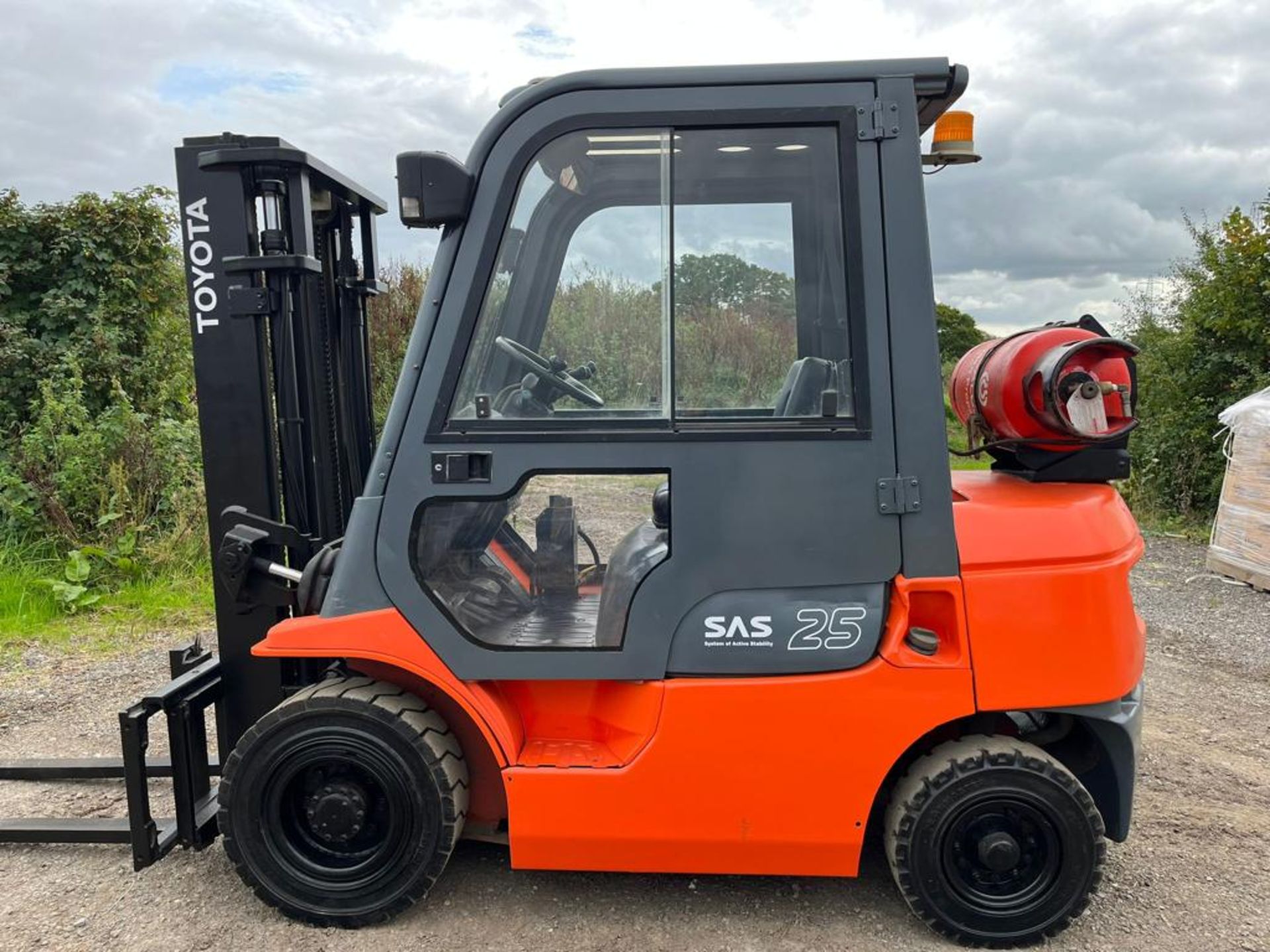 TOYOTA, 2.5 Tonne - Gas Forklift Truck - Image 2 of 11