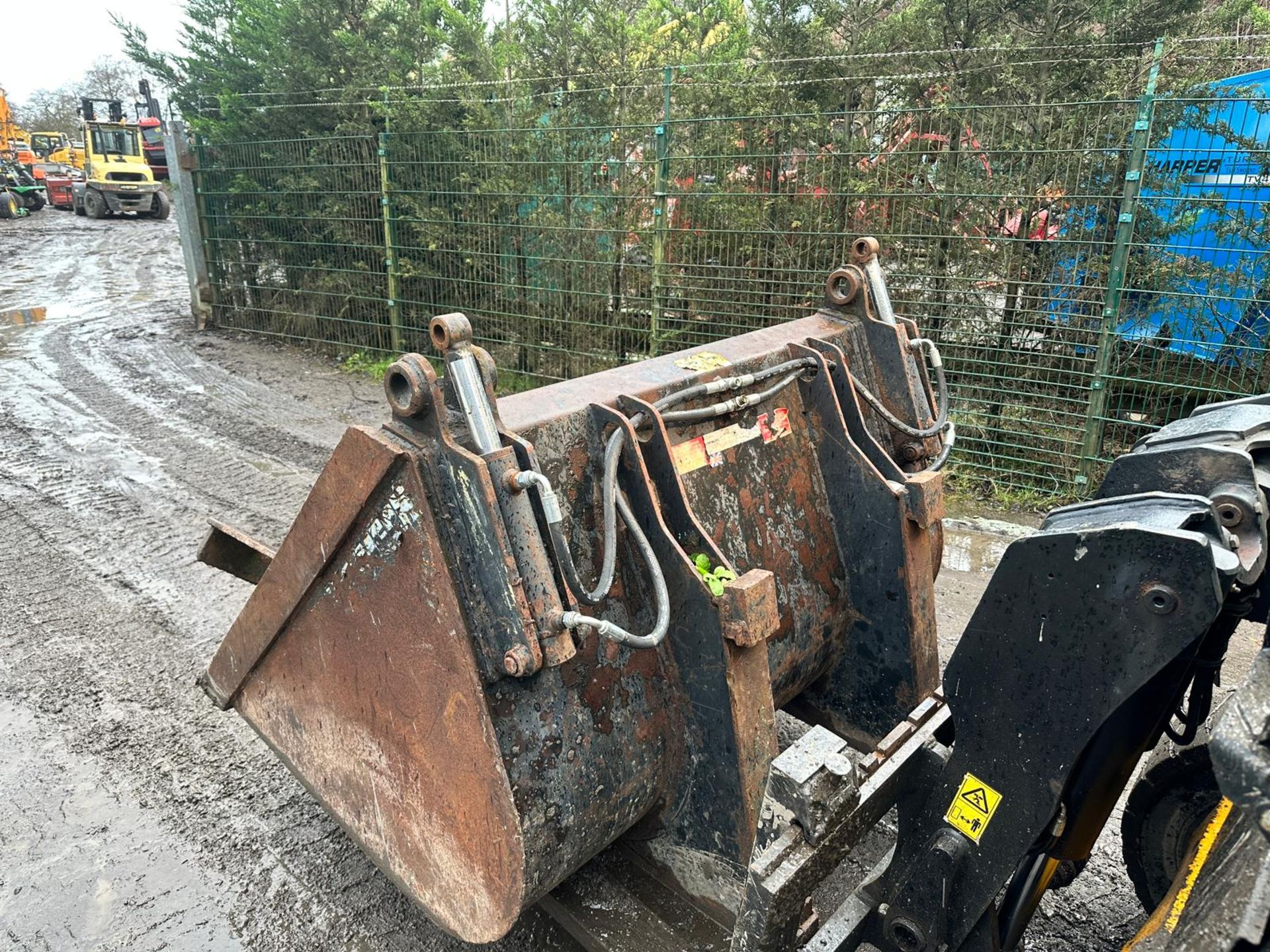 2019 JCB TLT35D DIESEL 3.5 TON TELESCOPIC FORKLIFT/TELETRUK WITH STRIMECH BUCKET GRAB AND PALLET FOR - Image 10 of 16