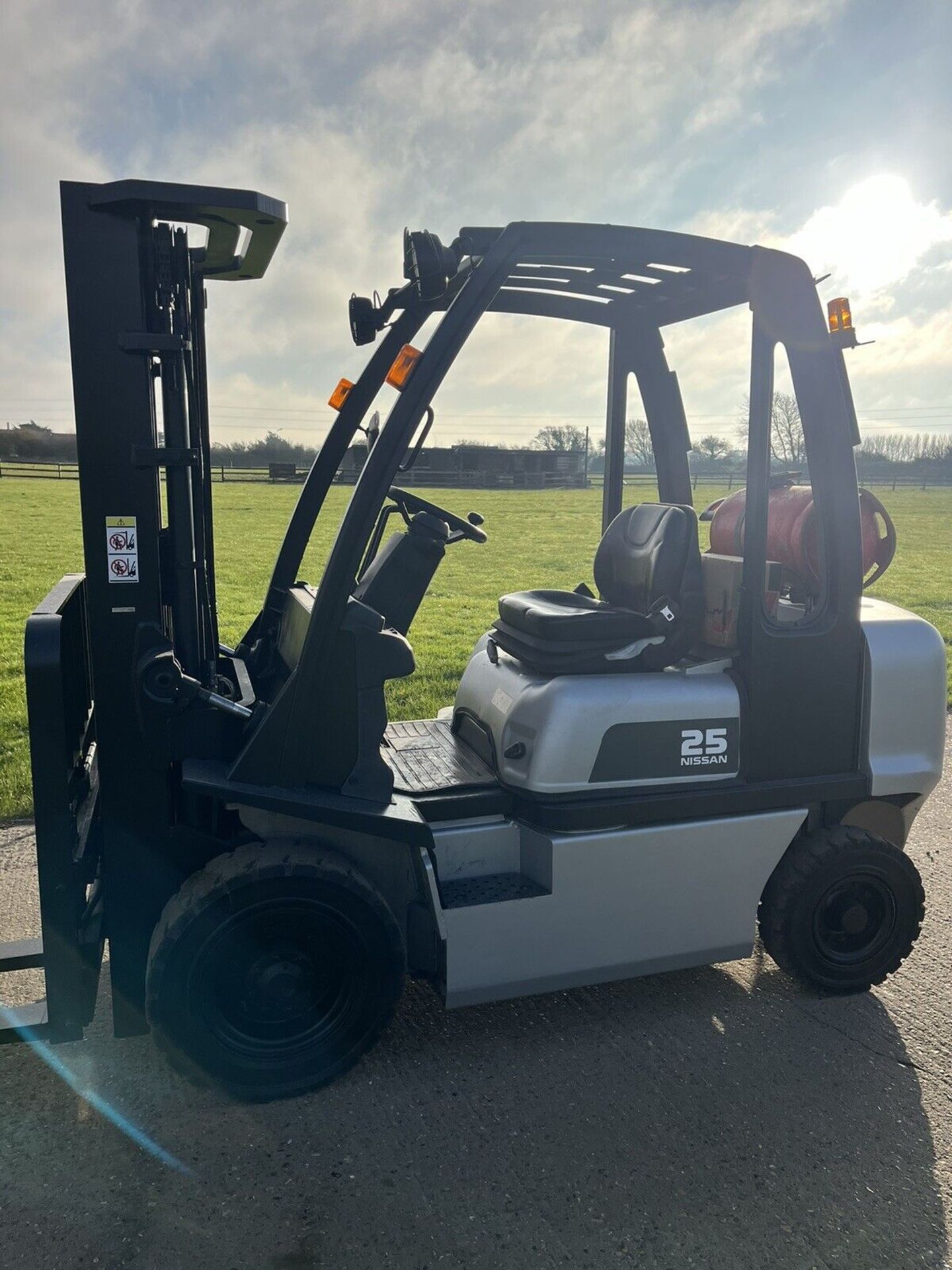 NISSAN 2.5 Gas Forklift Truck (Container Spec) - Image 5 of 5
