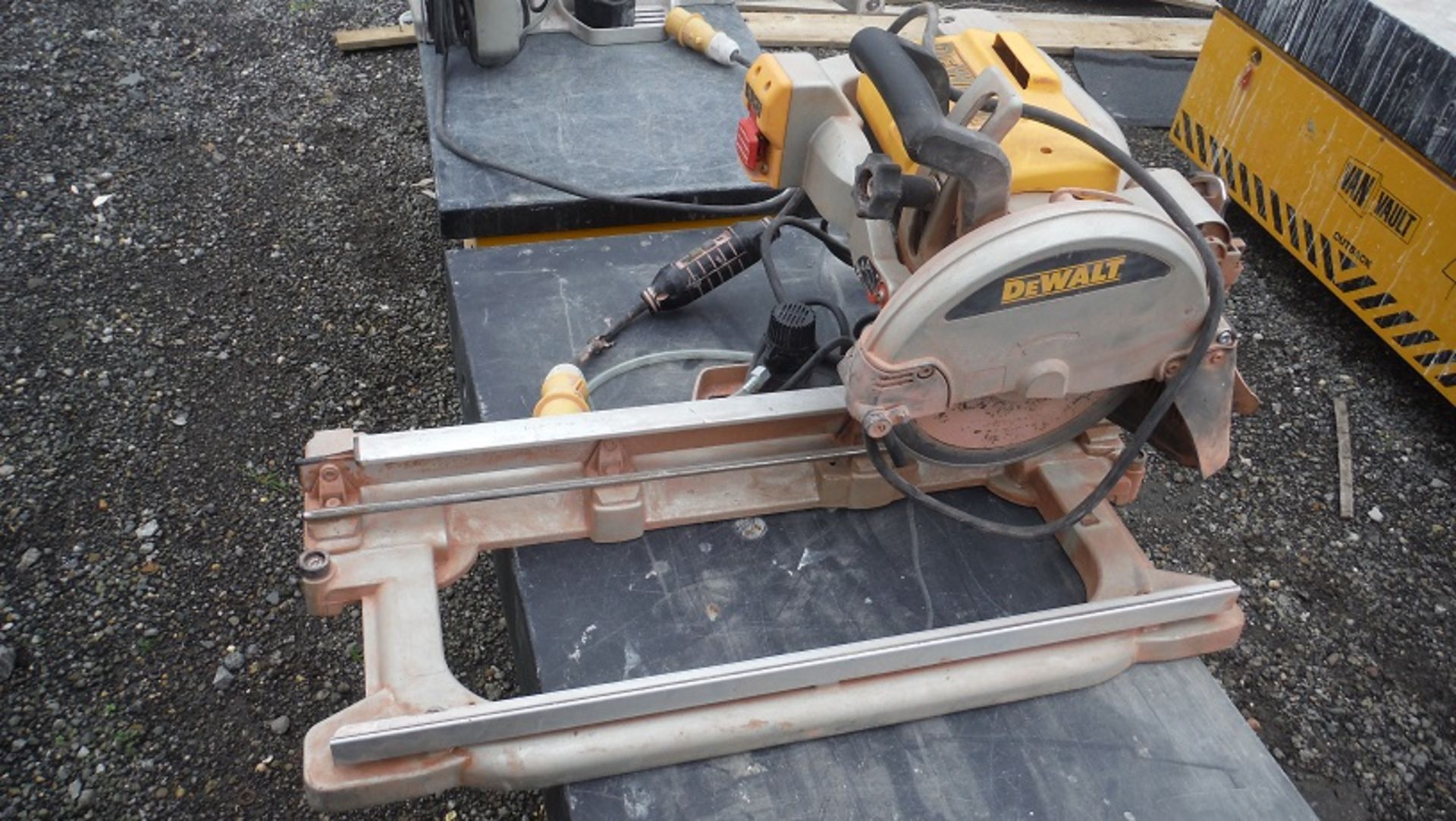 Dewalt D24000 Tile Masonary Saw