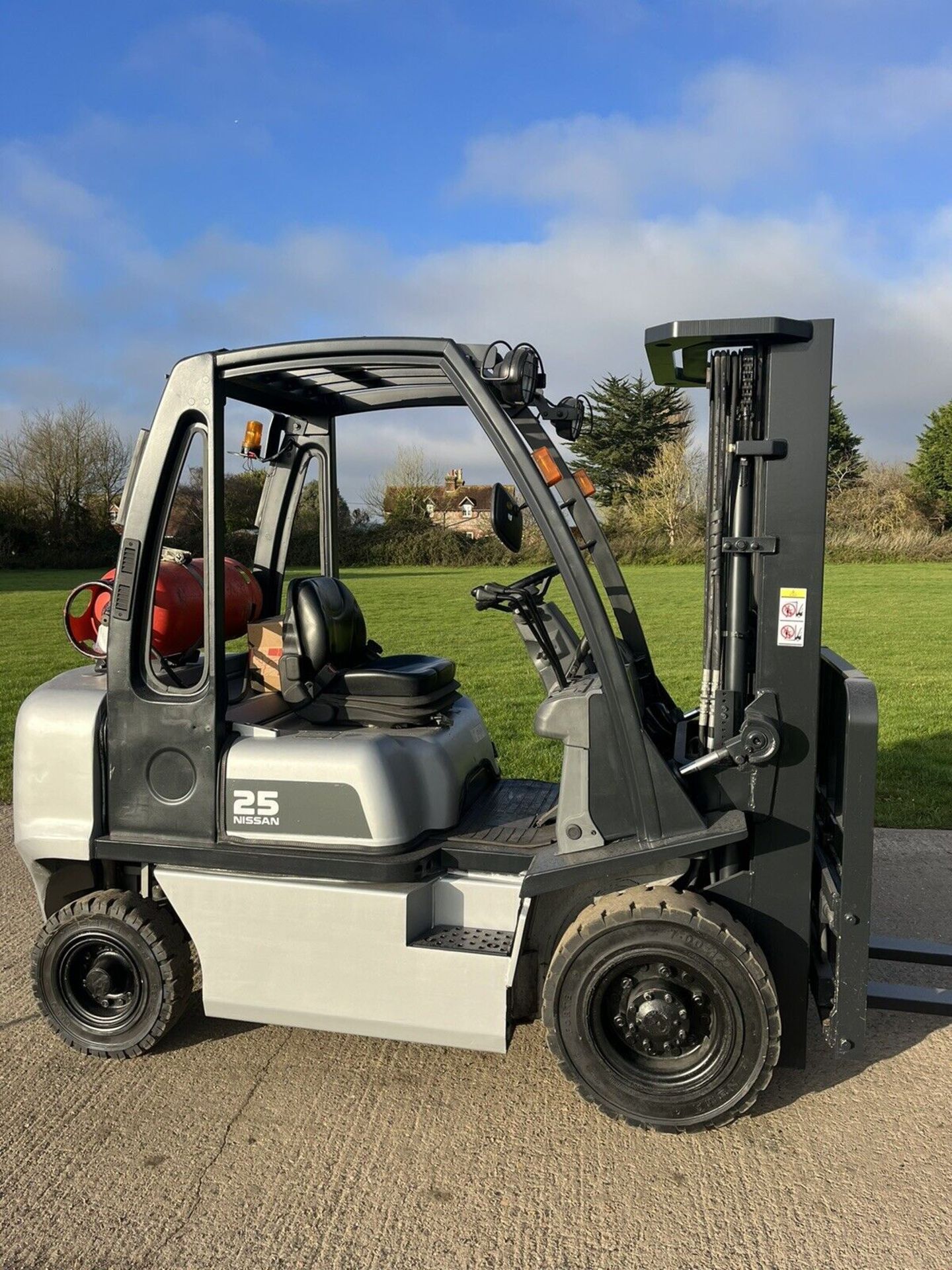 NISSAN 2.5 Gas Forklift Truck (Container Spec) - Image 3 of 5
