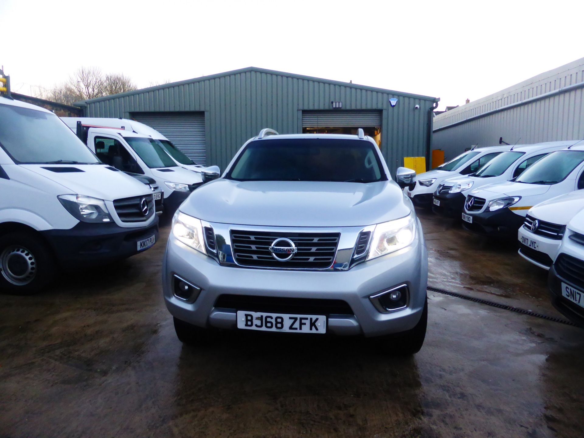 NISSAN Navara - 2.3DCI TEKNA AUTO 4X4 DC - Image 6 of 19