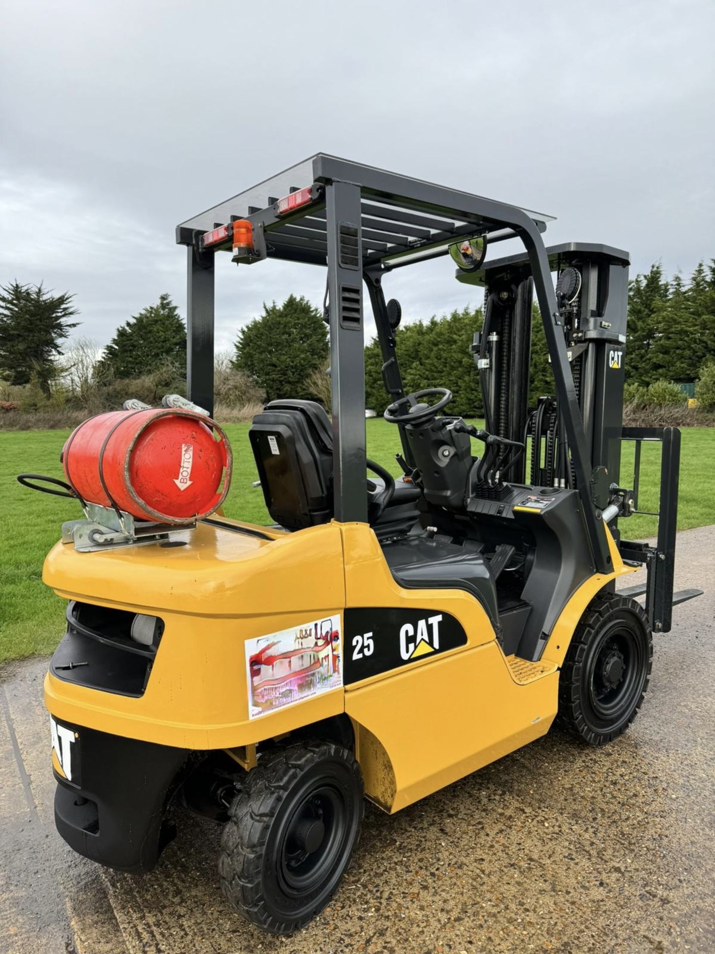 2014, CATERPILLAR - 2.5 Tonne Gas Forklift - Image 3 of 9