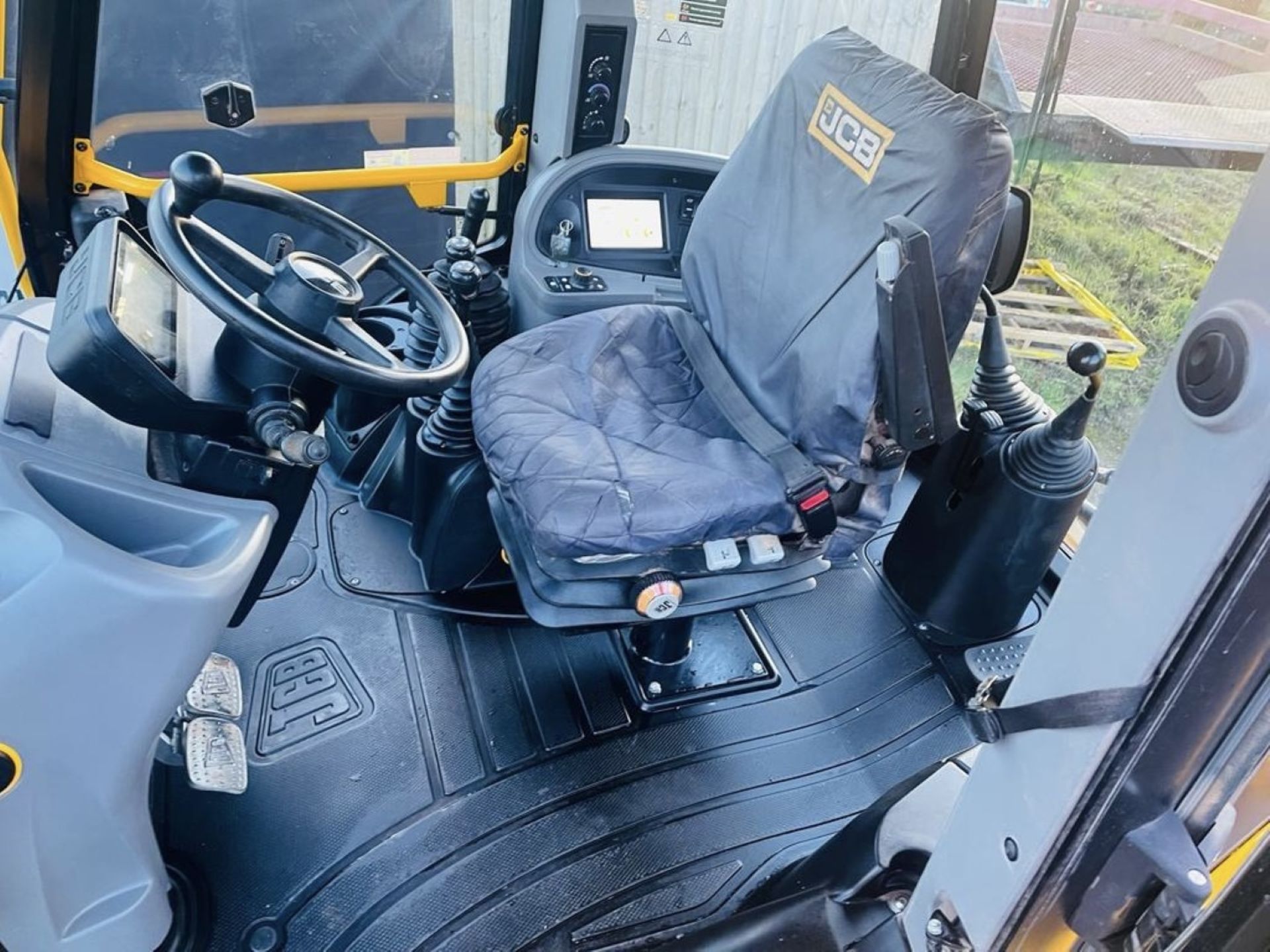 2021, JCB 3CX SITEMASTER PLUS (924 hours) - Image 21 of 22
