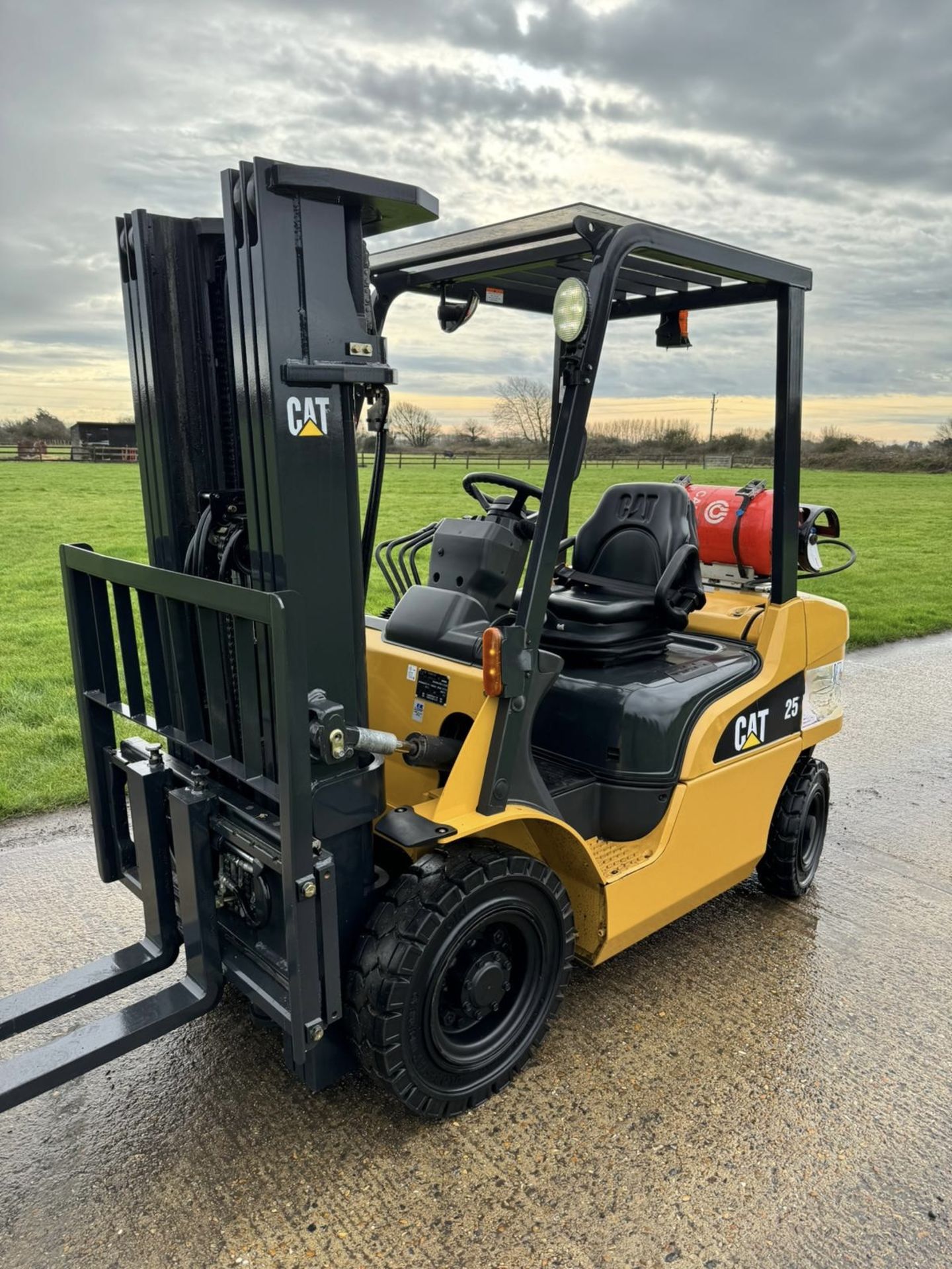 2014, CATERPILLAR - 2.5 Tonne Gas Forklift - Image 5 of 9