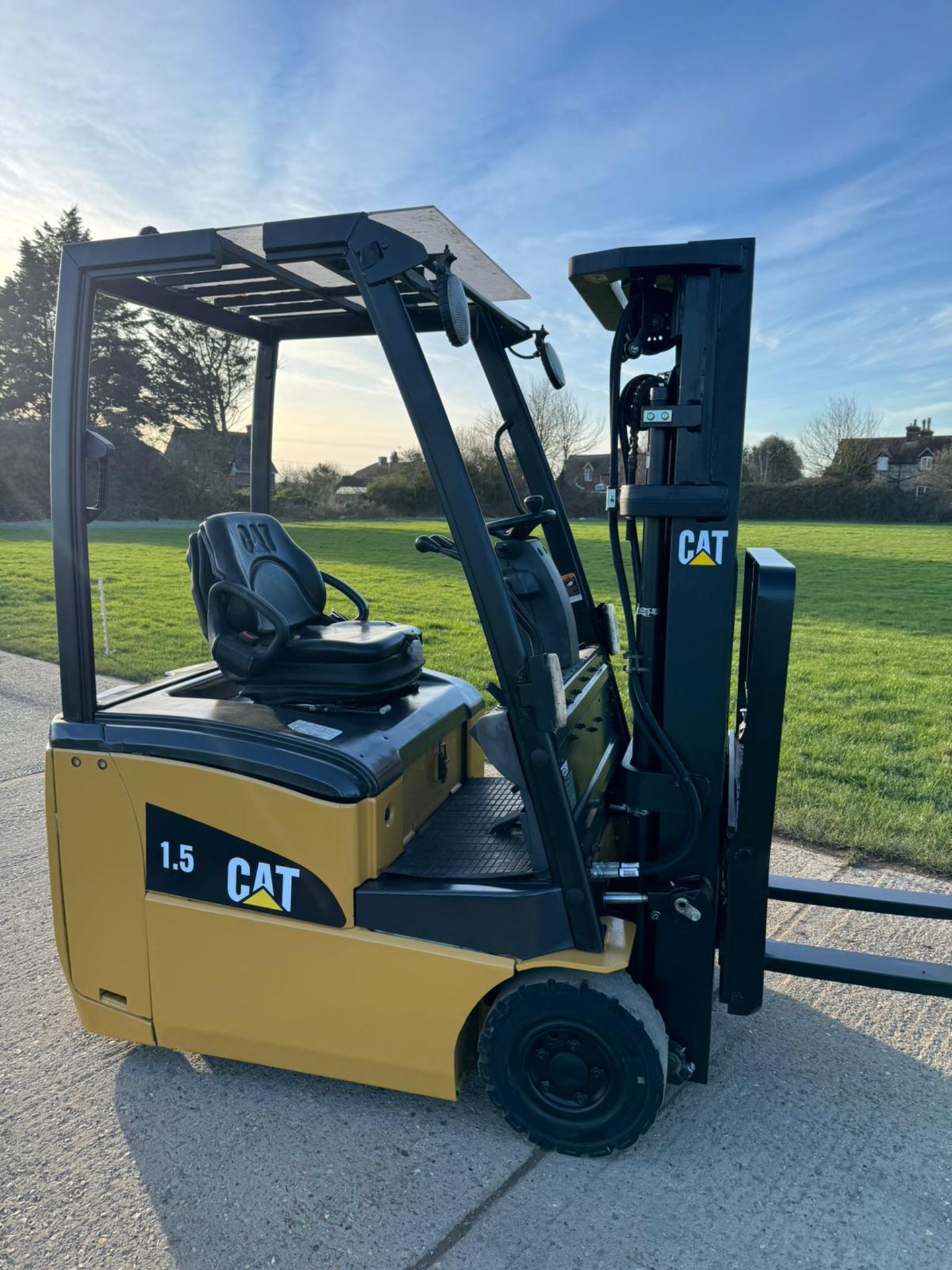 2017, CATERPILLAR 1.5 Electric Forklift Truck (Container Spec) - Image 2 of 4