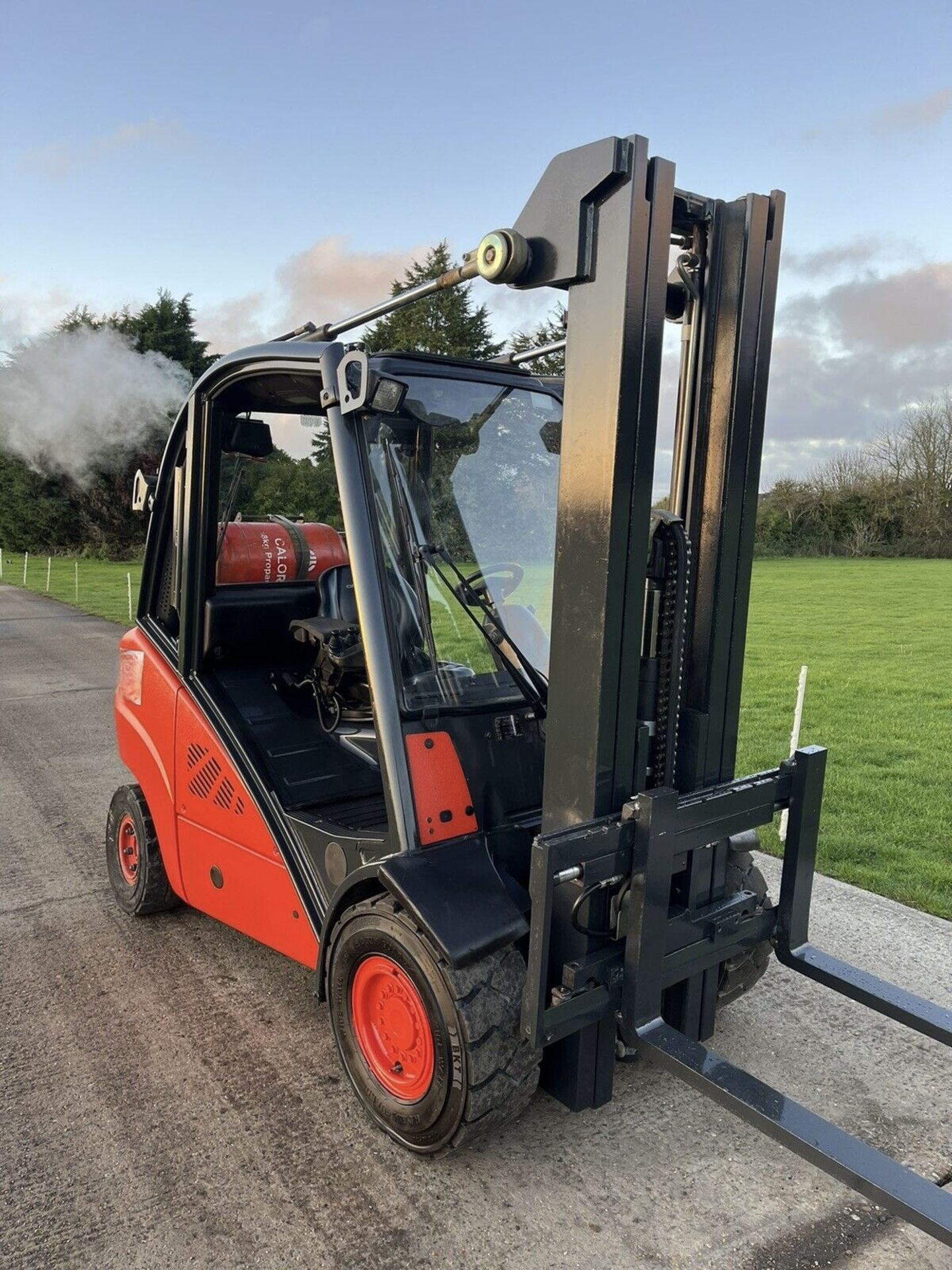 LINDE H35, Gas Forklift Truck - Image 2 of 4