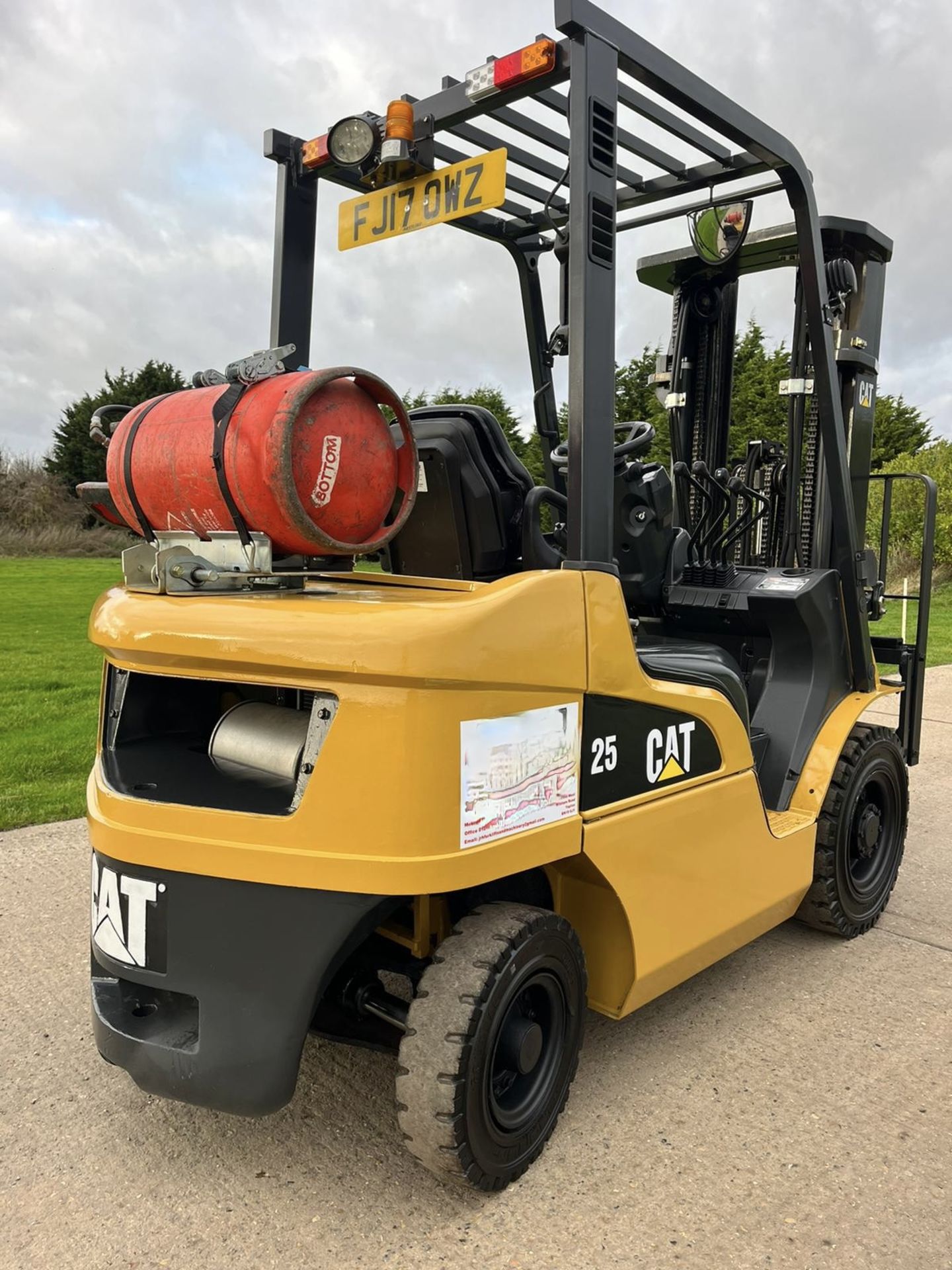 2017, CATERPILLAR 2.5 Tonne Gas Forklift (Container) Triple Mast - Image 6 of 10