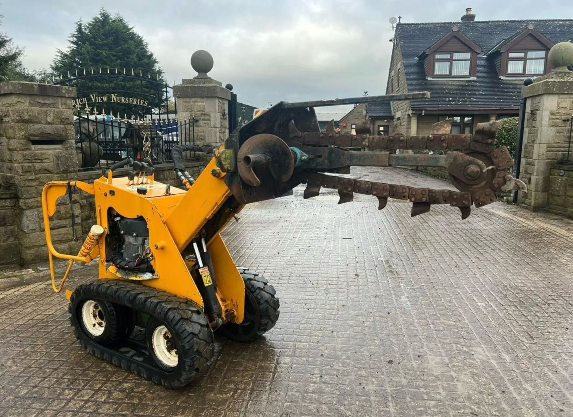 KANGA KID TK216 TRACKED SKIDSTEER WITH TRENCHER ATTACHMENTS - Image 6 of 9